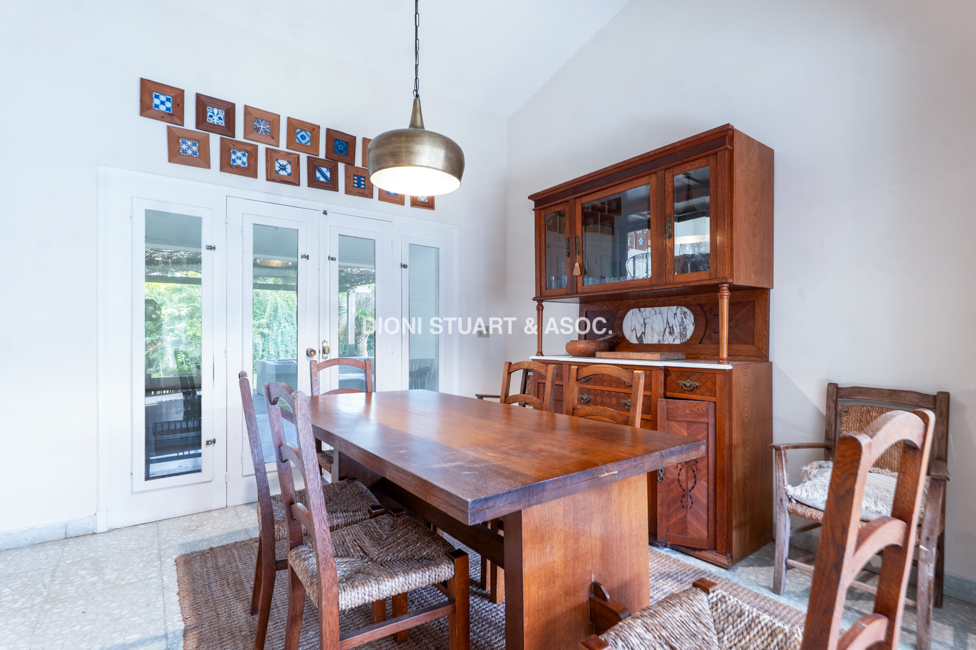 VENTA CASA EN SAN RAFAEL - CERCA DEL MAR - 3 DORM + DEP. SERV - PISCINA