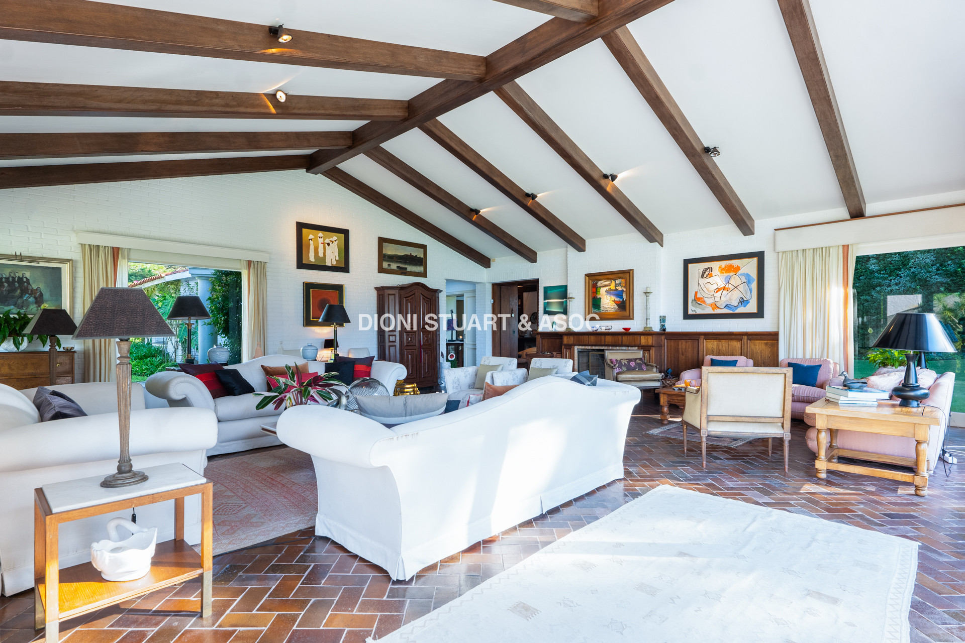 IMPONENTE CASA EN PLAYA BRAVA - ELEGANCIA Y CONFORT