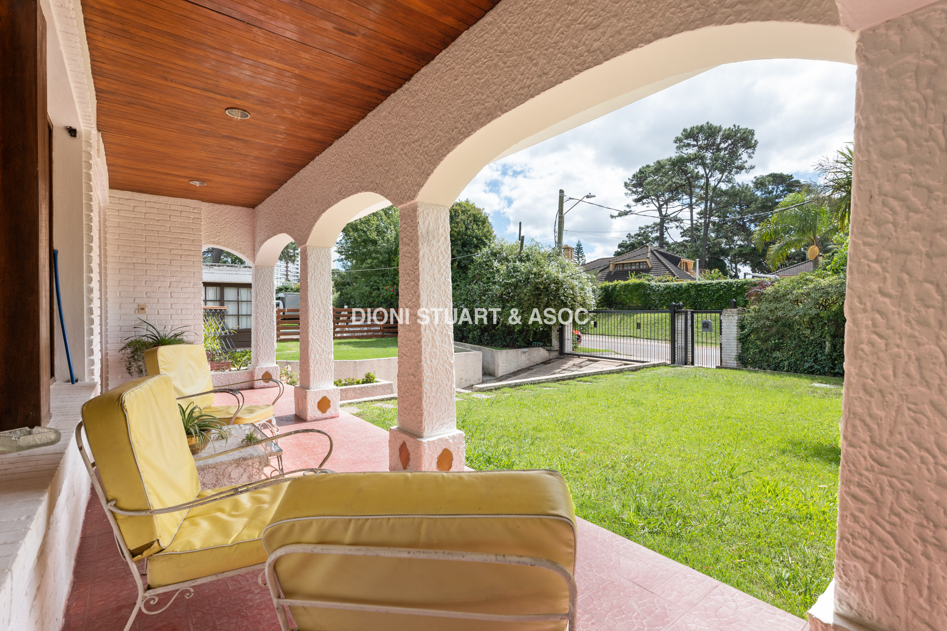 OPORTUNIDAD - CASA EN ROOSEVELT - 5 DORMITORIOS Y 5 BAÑOS - PISCINA CLIMATIZADA