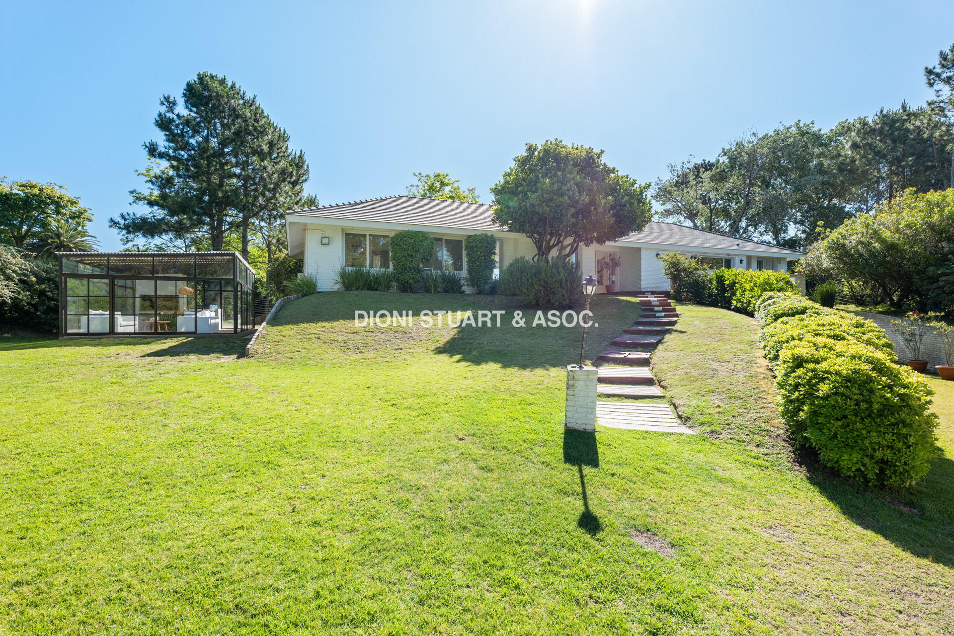 CASA EN VENTA EN EL GOLF DE 4 DORMITORIOS Y DEP. - VISTA DIRECTA AL GOLF