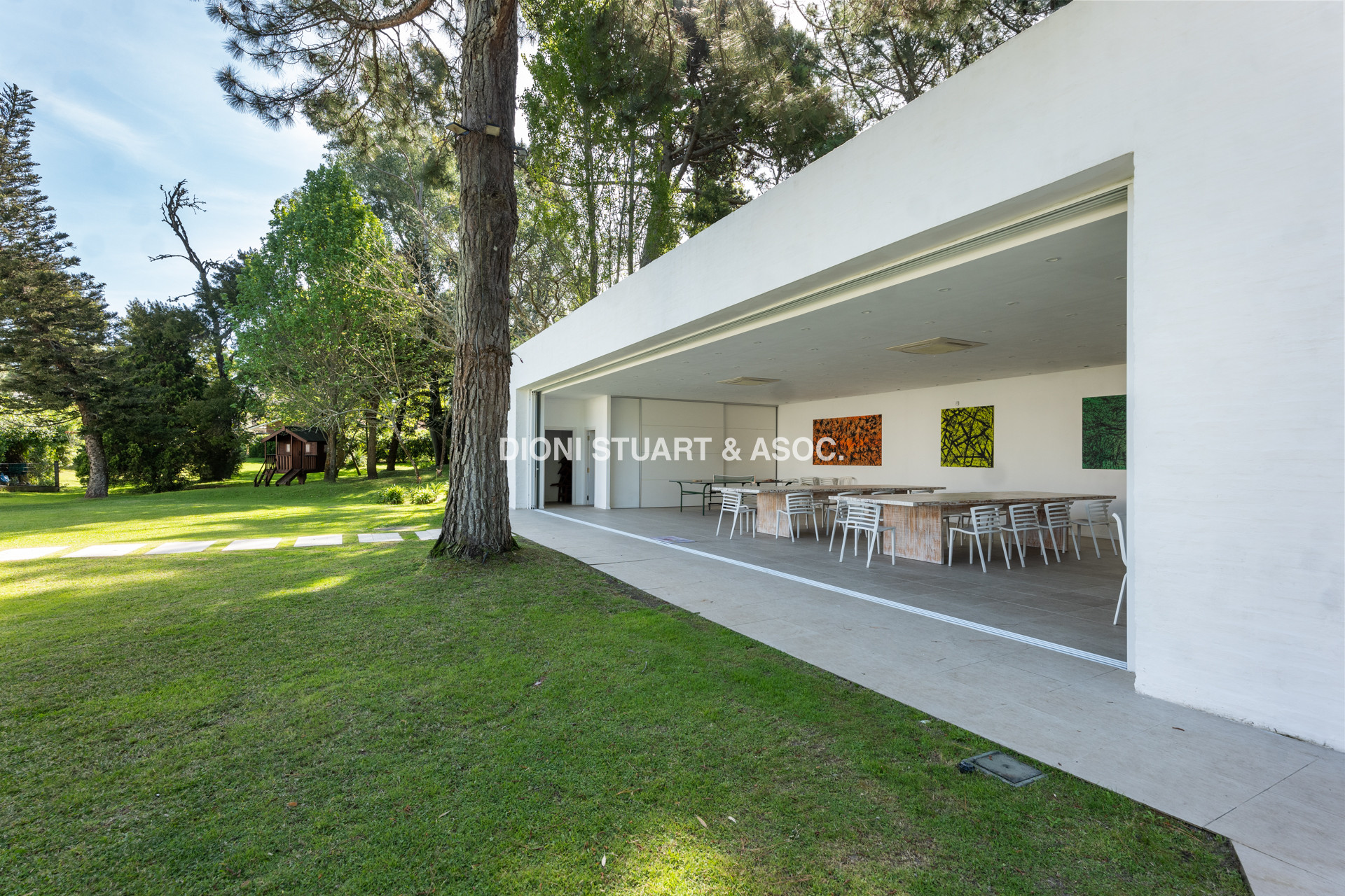 VENTA CASA EN EL GOLF - 5 DORMITORIOS + DEPENDENCIA - MEGA BARBACOA