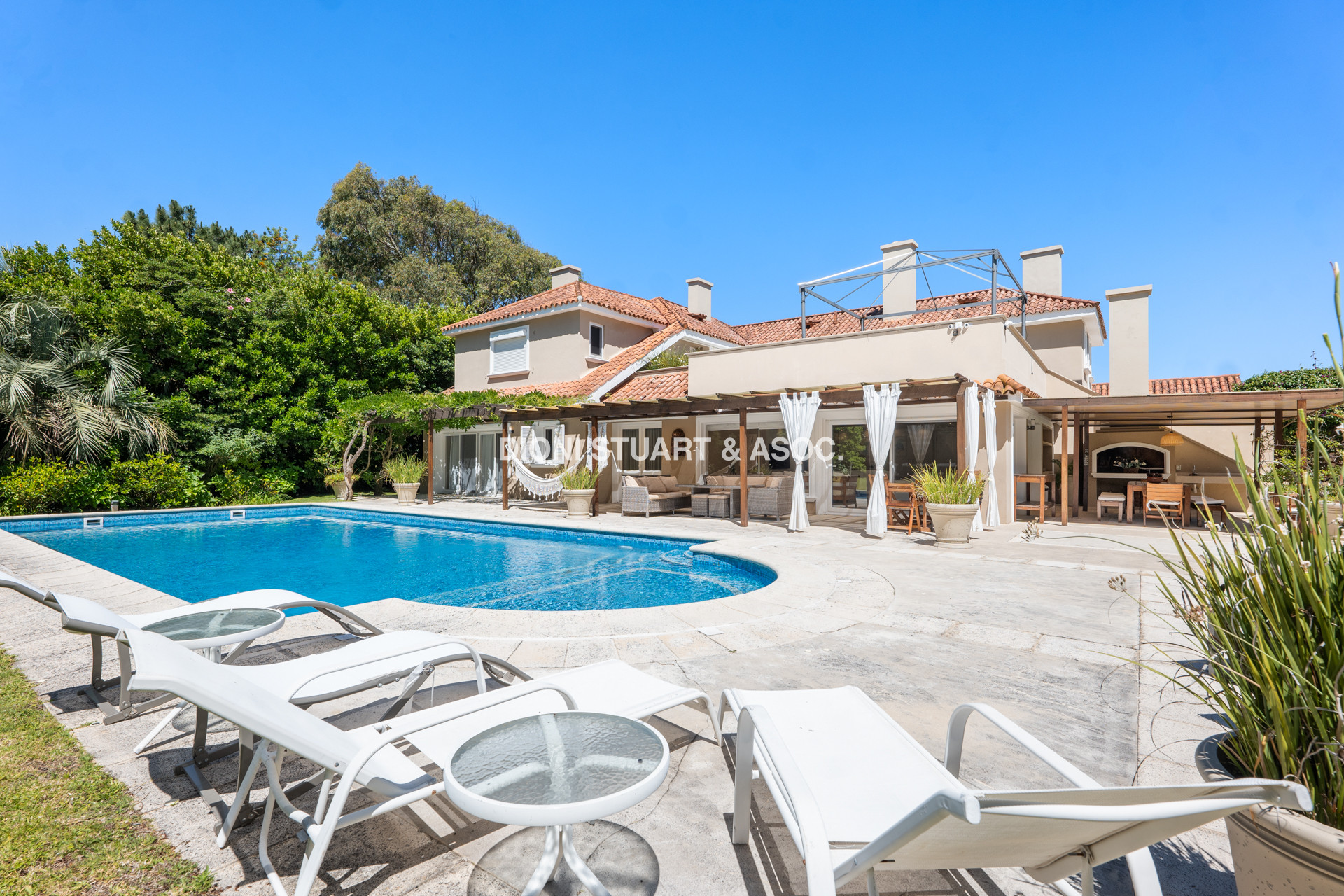 MEGA CASA EN EL GOLF - A METROS DEL MAR