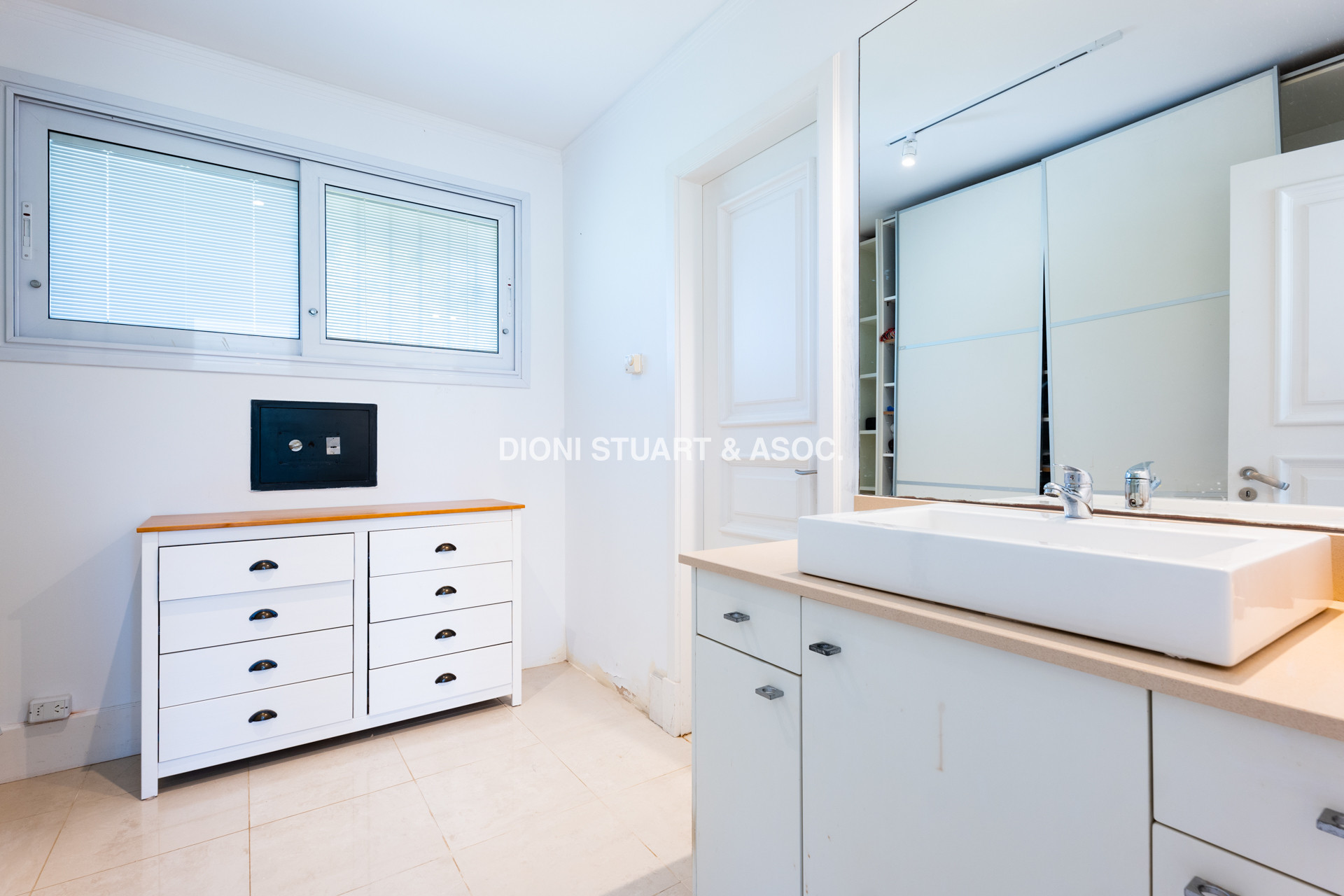 CASA EN VENTA EN EL GOLF DE 4 DORMITORIOS Y DEP. - VISTA DIRECTA AL GOLF