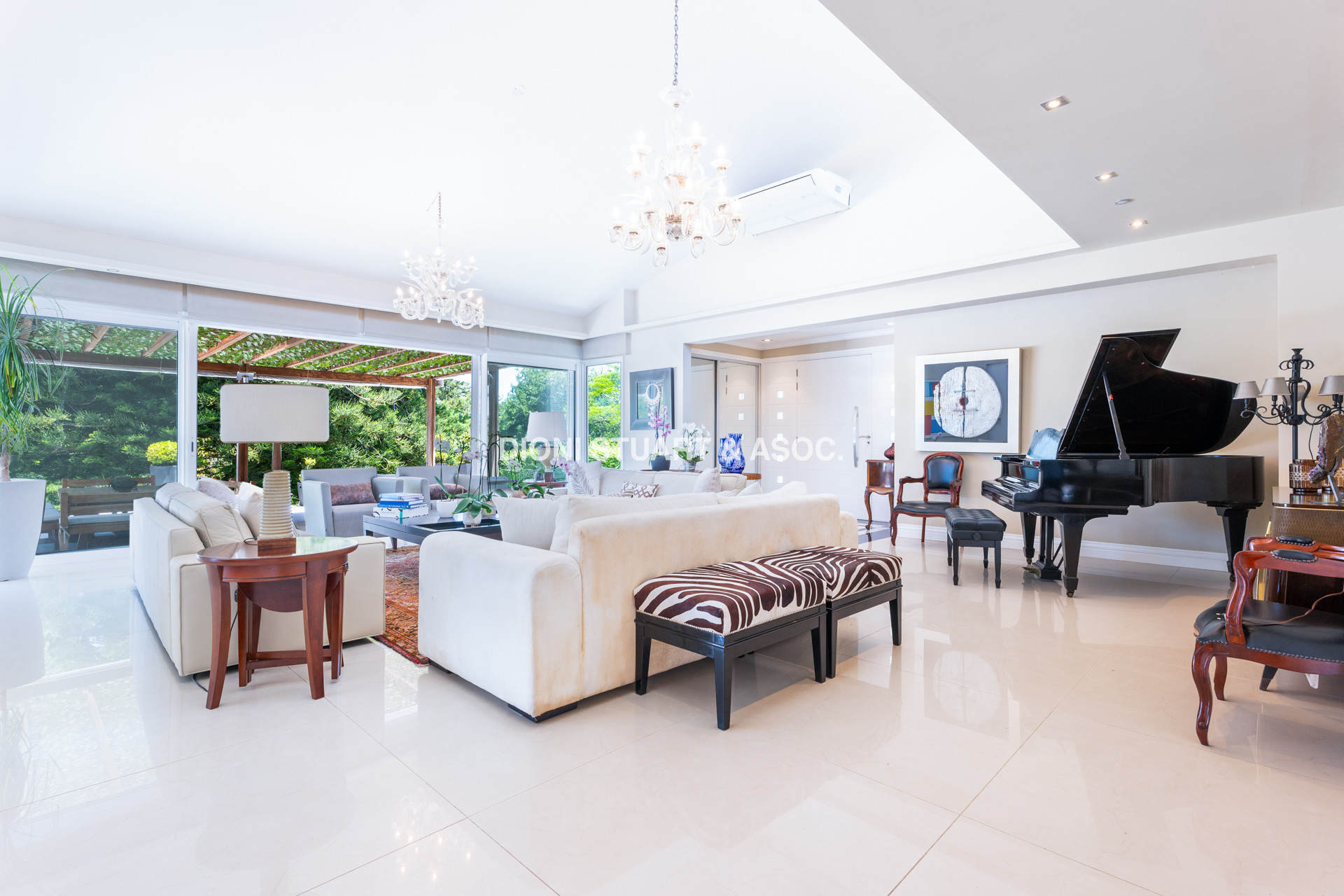 MEGA CASA EN EL GOLF - IMPESIONANTE