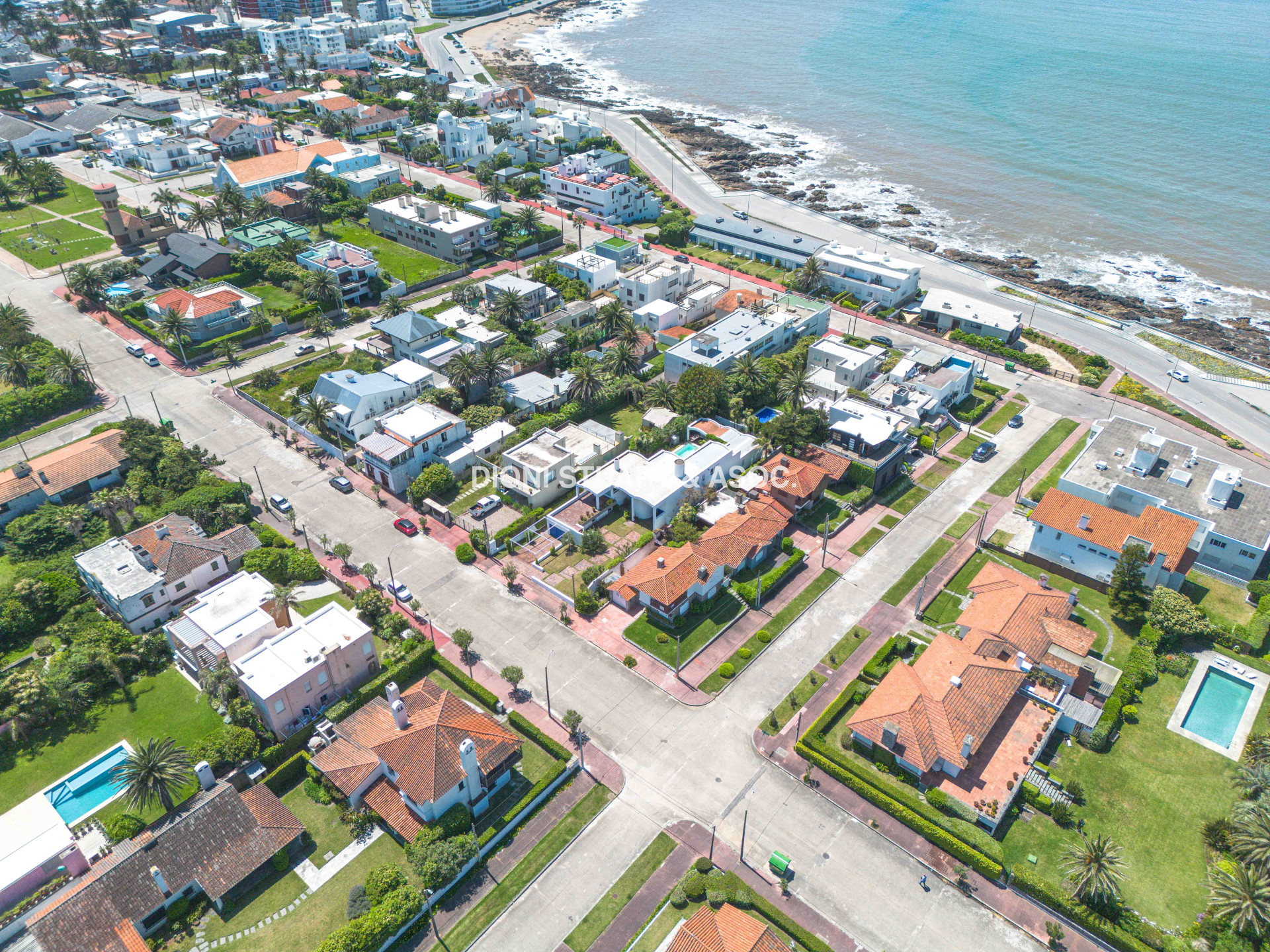 VENTA CASA 4 DORMITORIOS EN LA PENINSULA PUNTA DEL ESTE