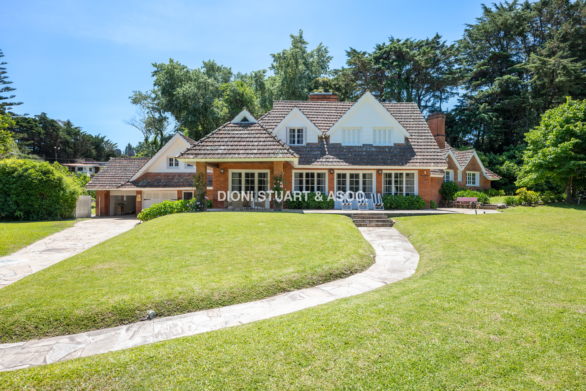 CASA EN VENTA EN EL GOLF - ARQ. ARTURO DUBOURG