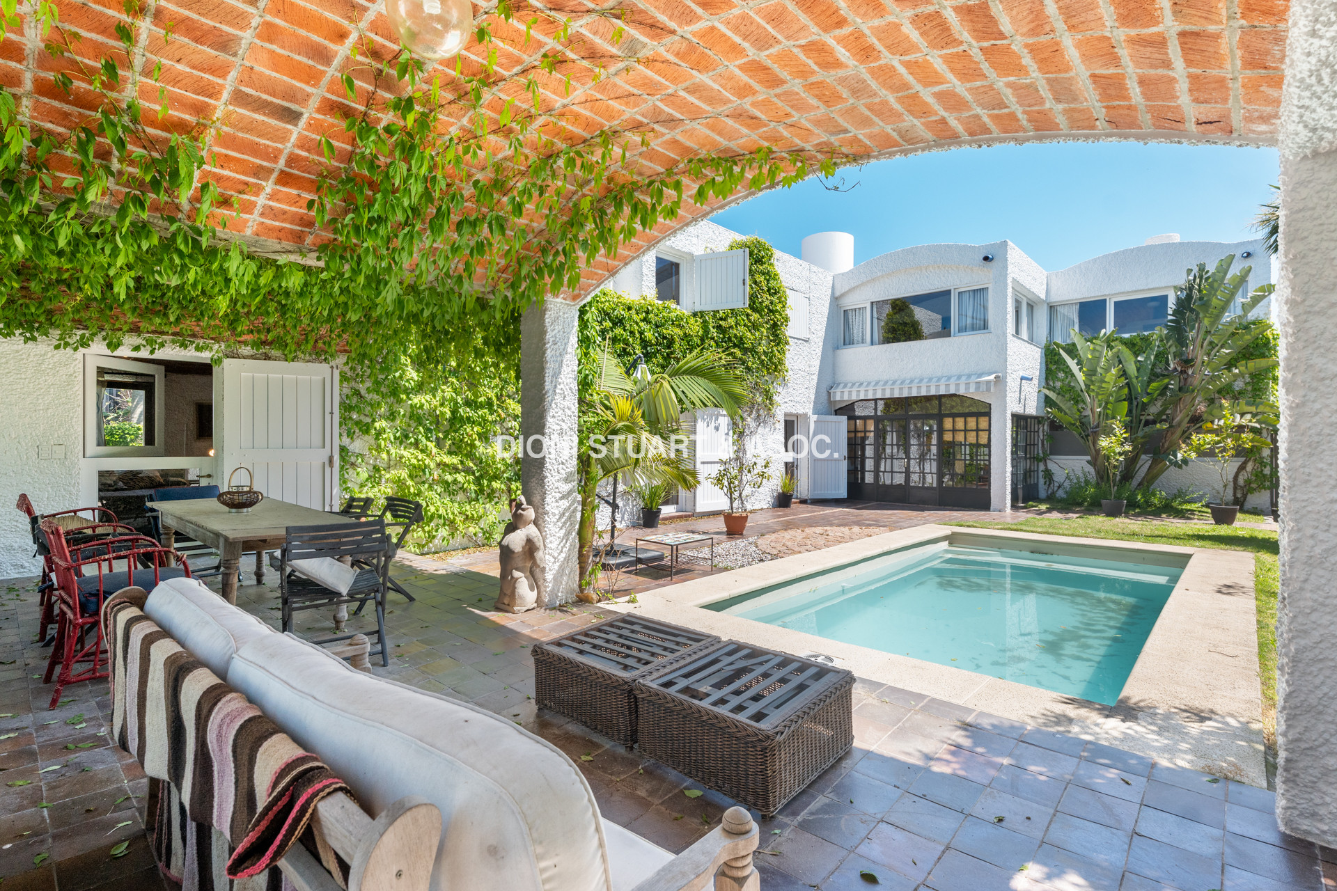 VENTA CASA 4 DORMITORIOS EN LA PENINSULA PUNTA DEL ESTE