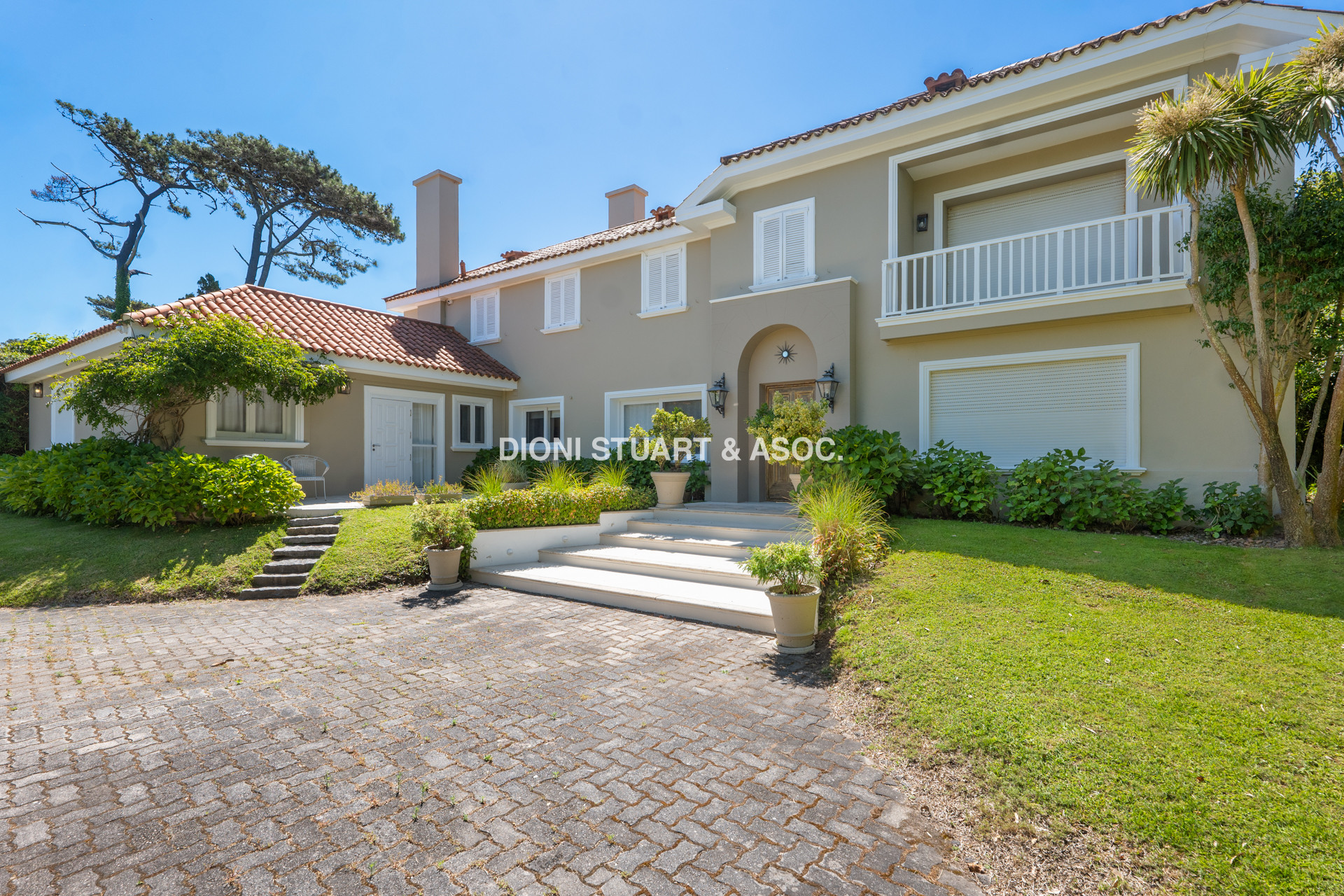 MEGA CASA EN EL GOLF - A METROS DEL MAR