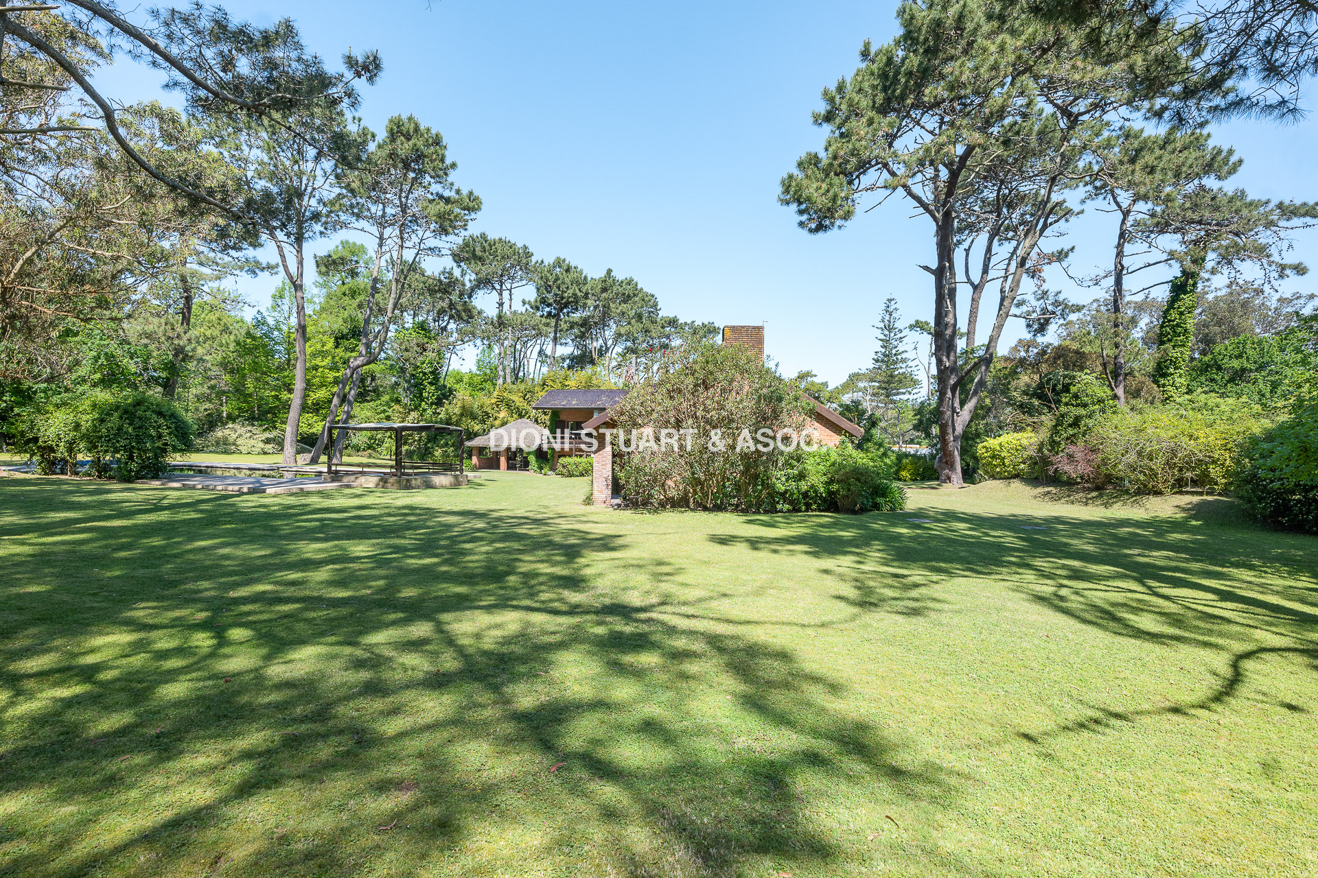CASA EN EL GOLF DE 6 DORMITORIOS - EXCELENTE CONSTRUCCIÓN