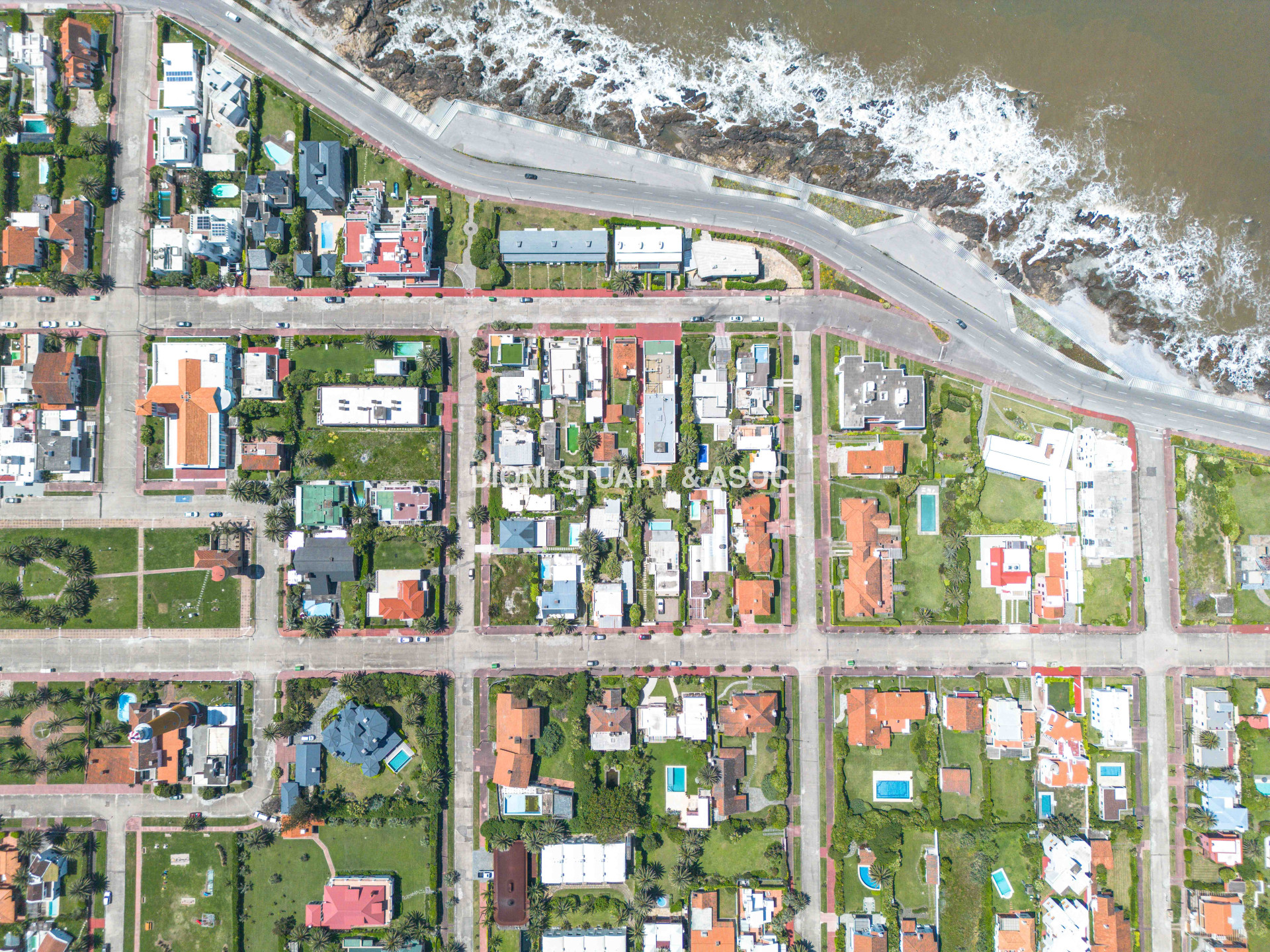 VENTA CASA 4 DORMITORIOS EN LA PENINSULA PUNTA DEL ESTE