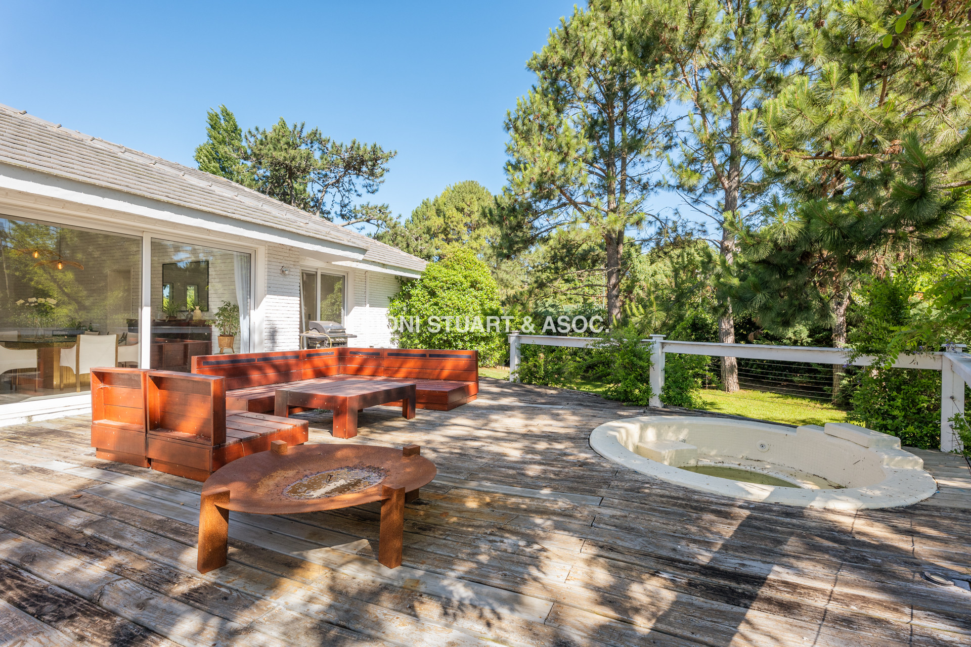 CASA EN VENTA EN EL GOLF DE 4 DORMITORIOS Y DEP. - VISTA DIRECTA AL GOLF
