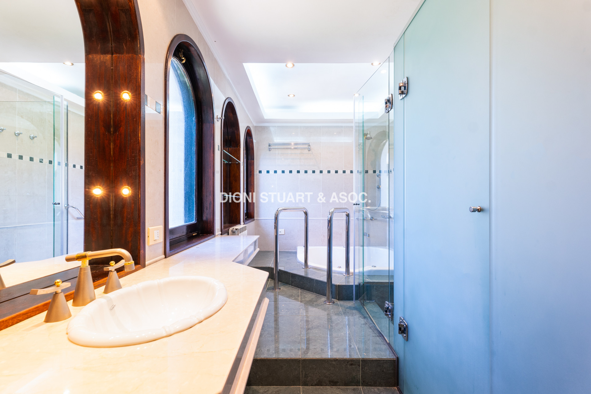 CASA EN ALQUILER ANUAL DE 3 DORMITORIOS EN SUTIE + DEP. CON PISCINA SAN RAFAEL - EL GOLF -