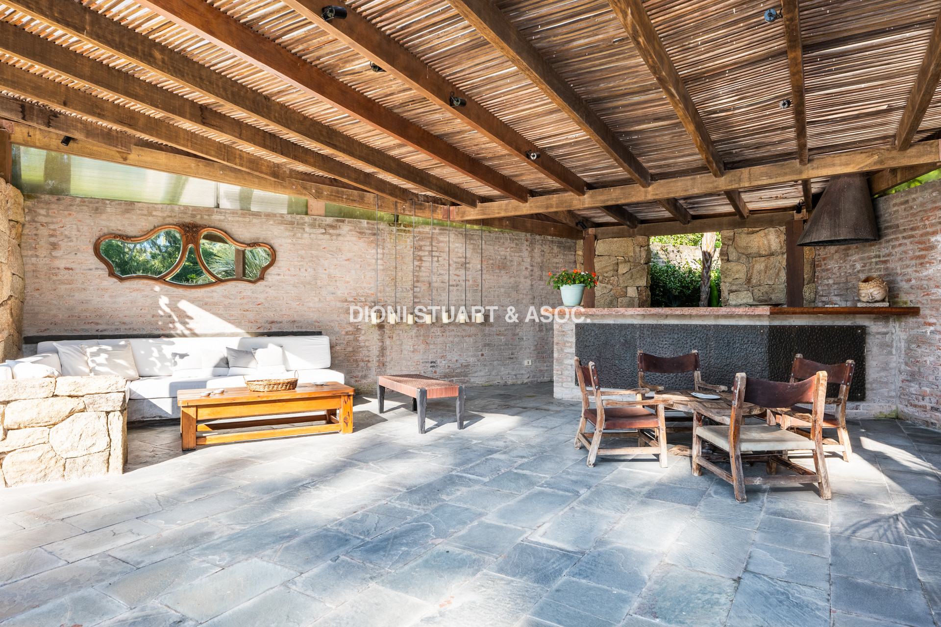 IMPONENTE CASA EN PLAYA BRAVA - ELEGANCIA Y CONFORT