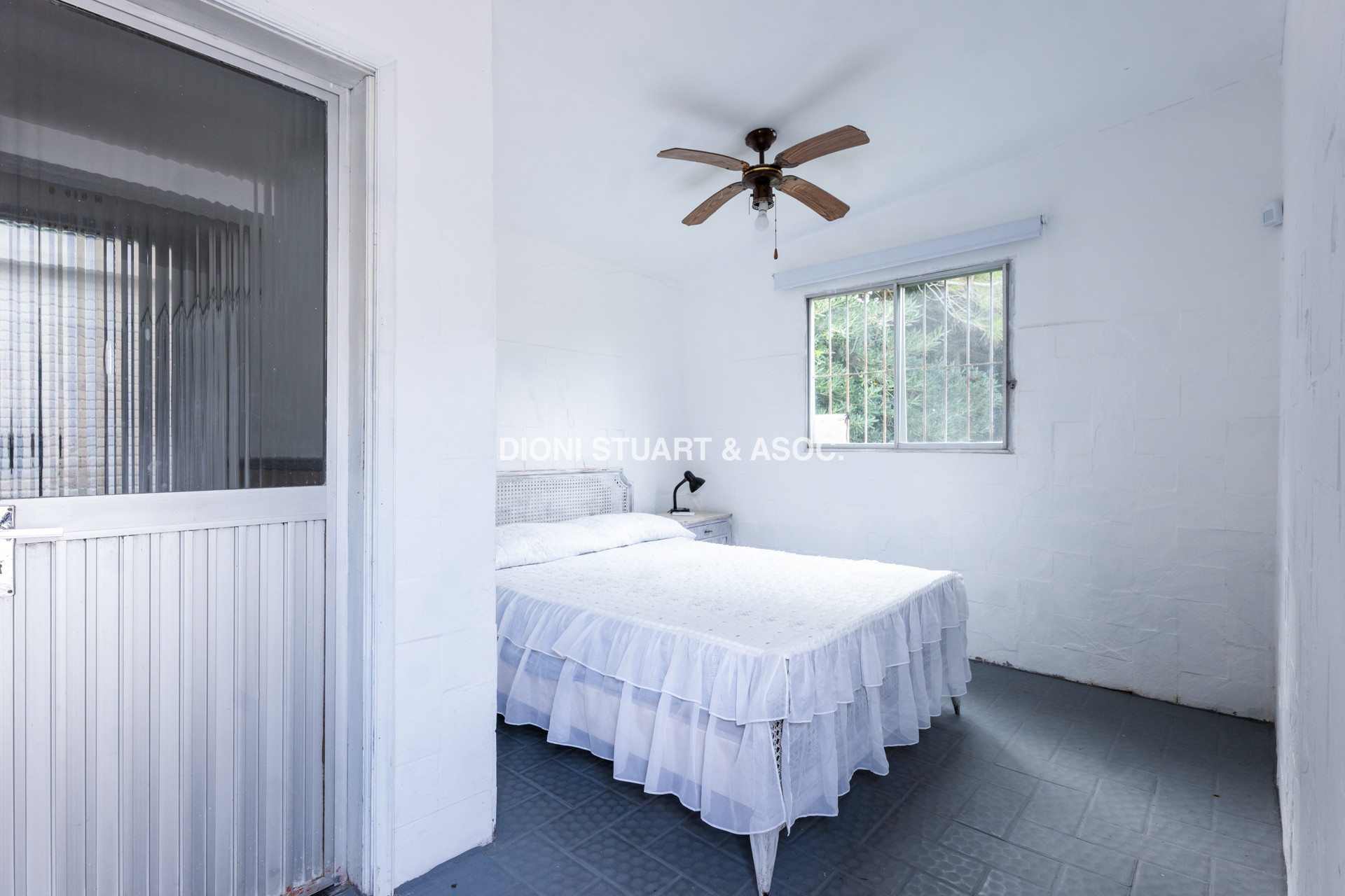 CASA EN VENTA CERCA DEL MAR PLAYA BRAVA RINCON DEL INDIO - 4 DORMITORIOS + BARBACOA + PISCINA