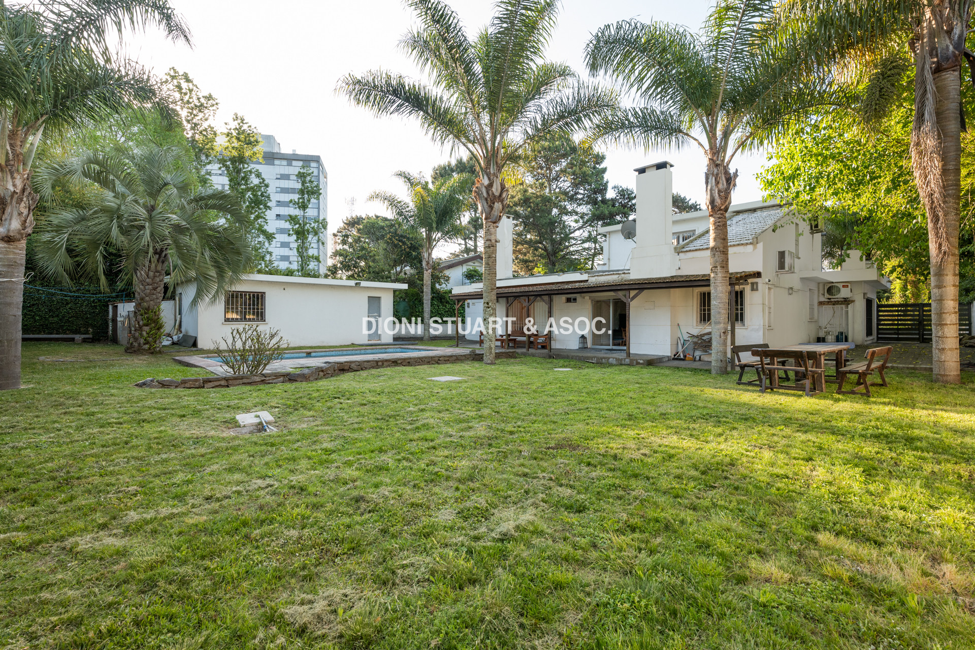 ALQUILER ANUAL CASA CANTEGRIL - 4 DORMITORIOS - PISCINA - EXCELENTE UBICACIÓN - PUNTA DEL ESTE