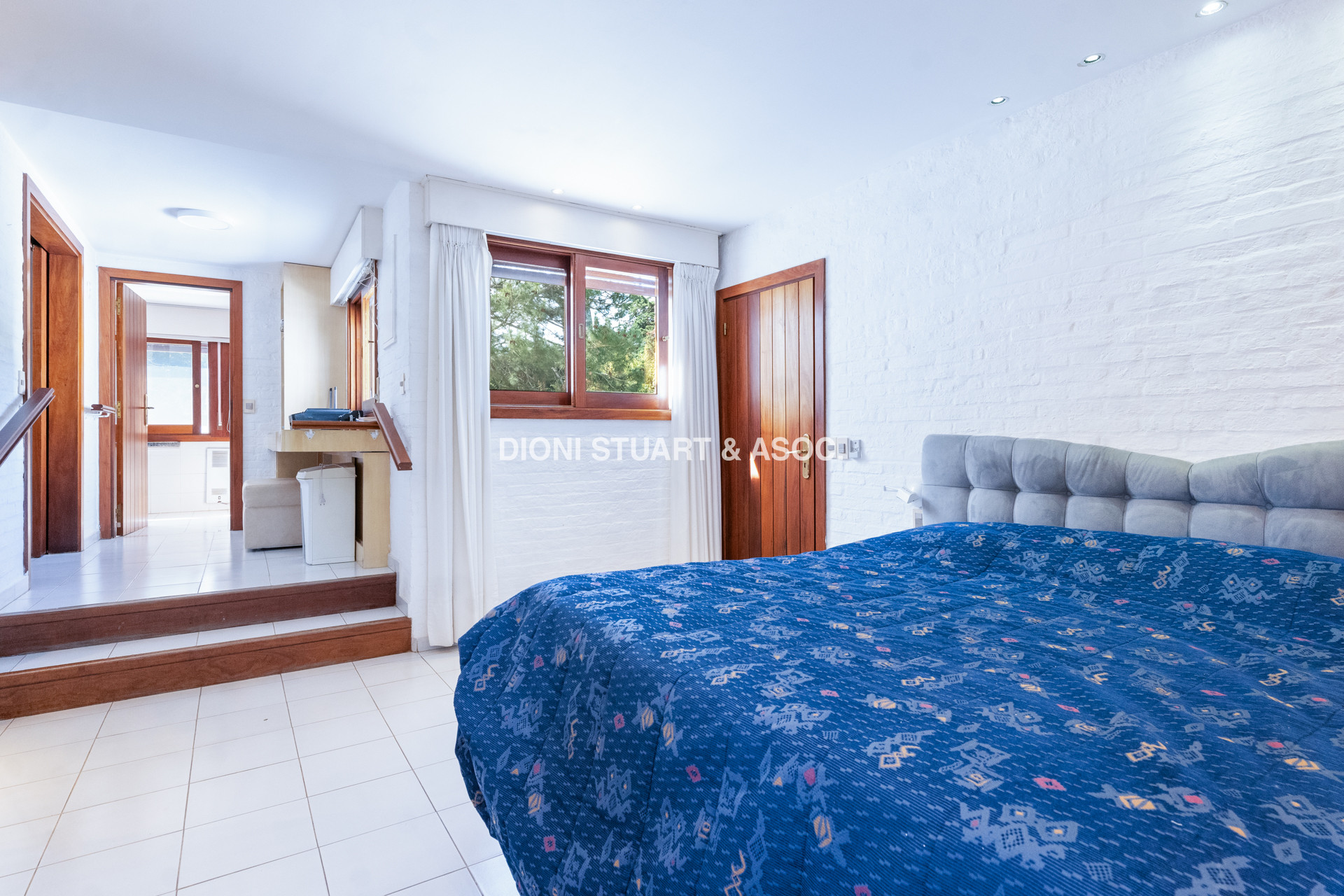 VENTA CASA EN EL GOLF - 5 DORMITORIOS + DEPENDENCIA - MEGA BARBACOA