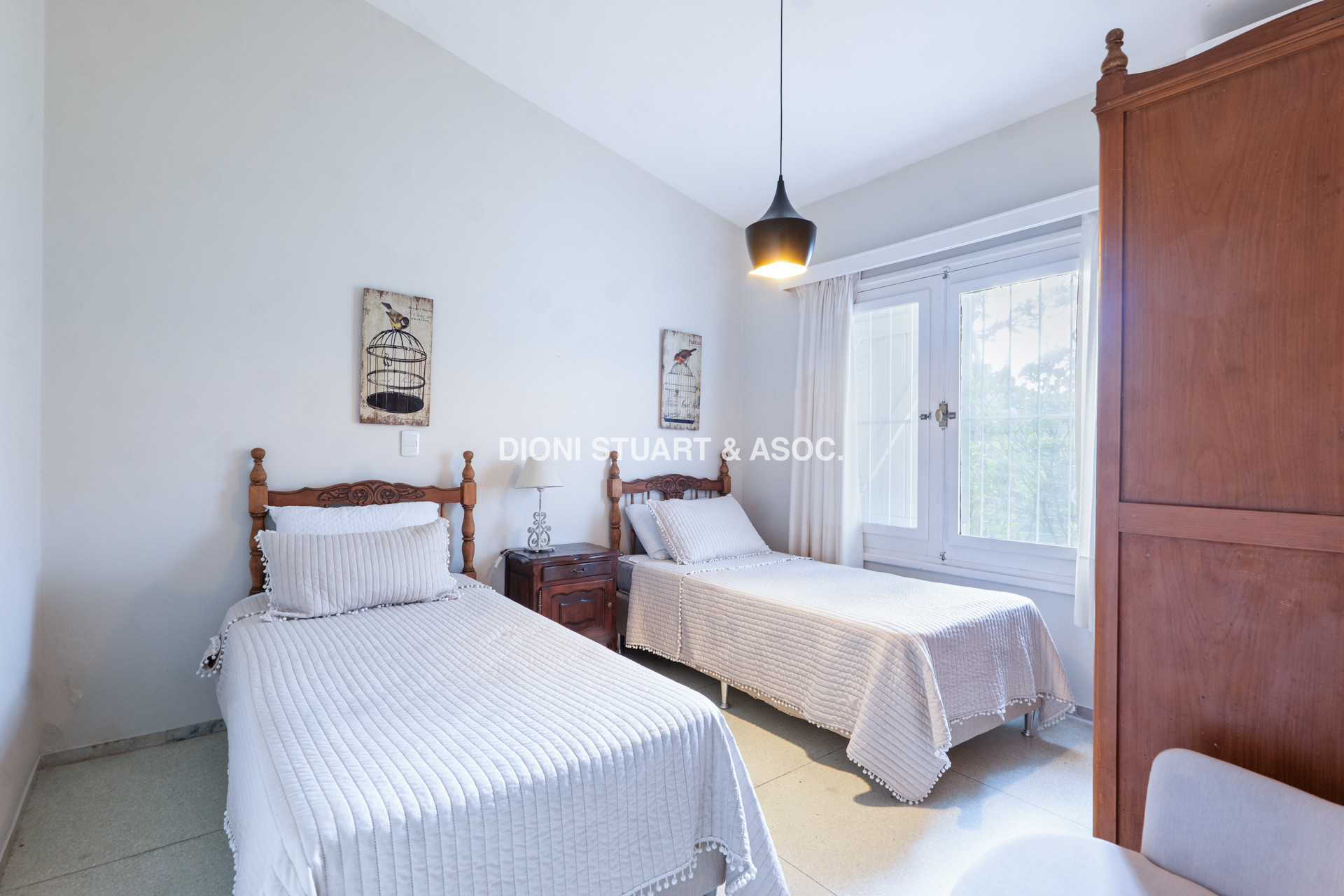 VENTA CASA EN SAN RAFAEL - CERCA DEL MAR - 3 DORM + DEP. SERV - PISCINA