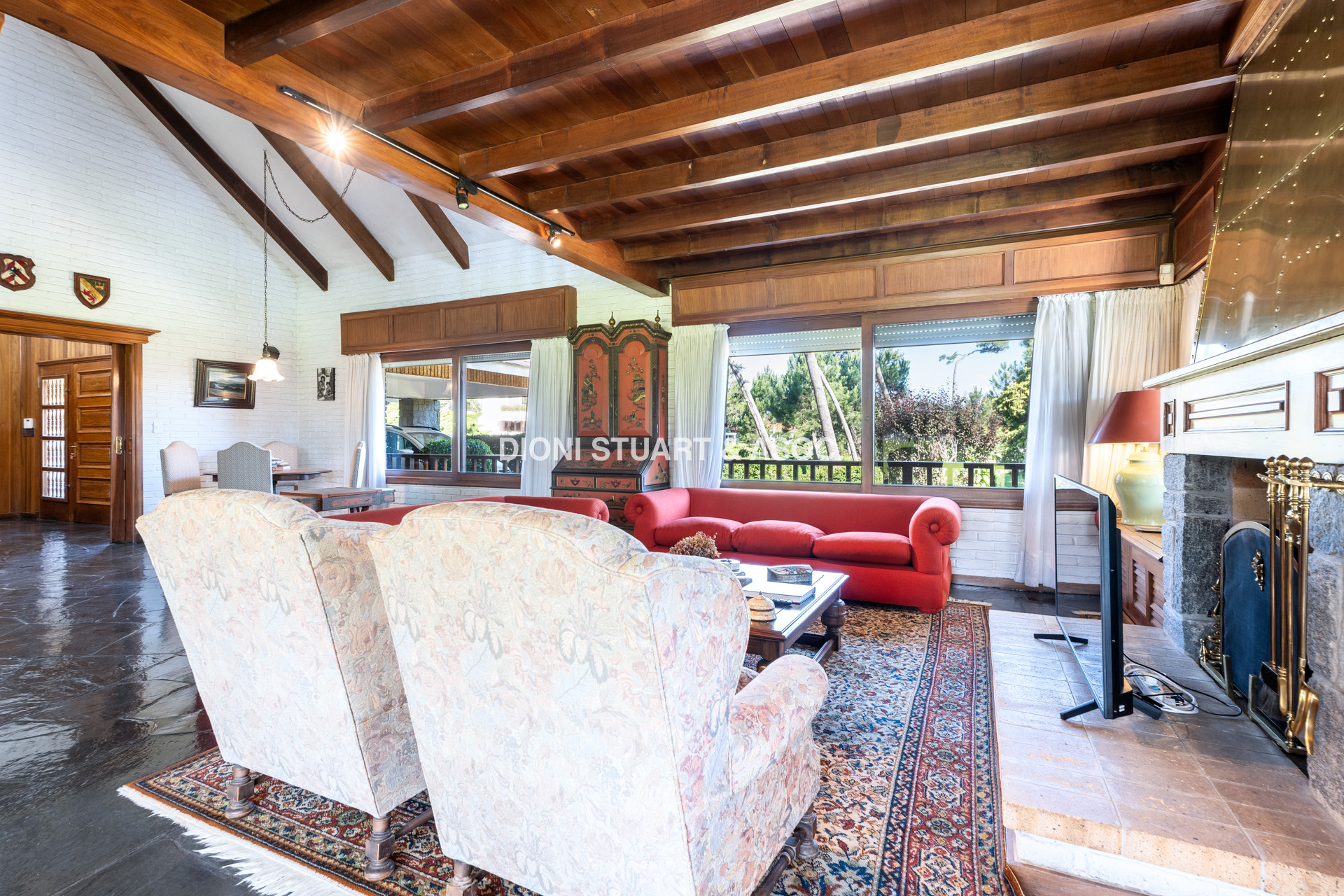 CASA EN VENTA EN PINARES - SUPER TERRENO Y MEGA CONSTRUCCIÓN