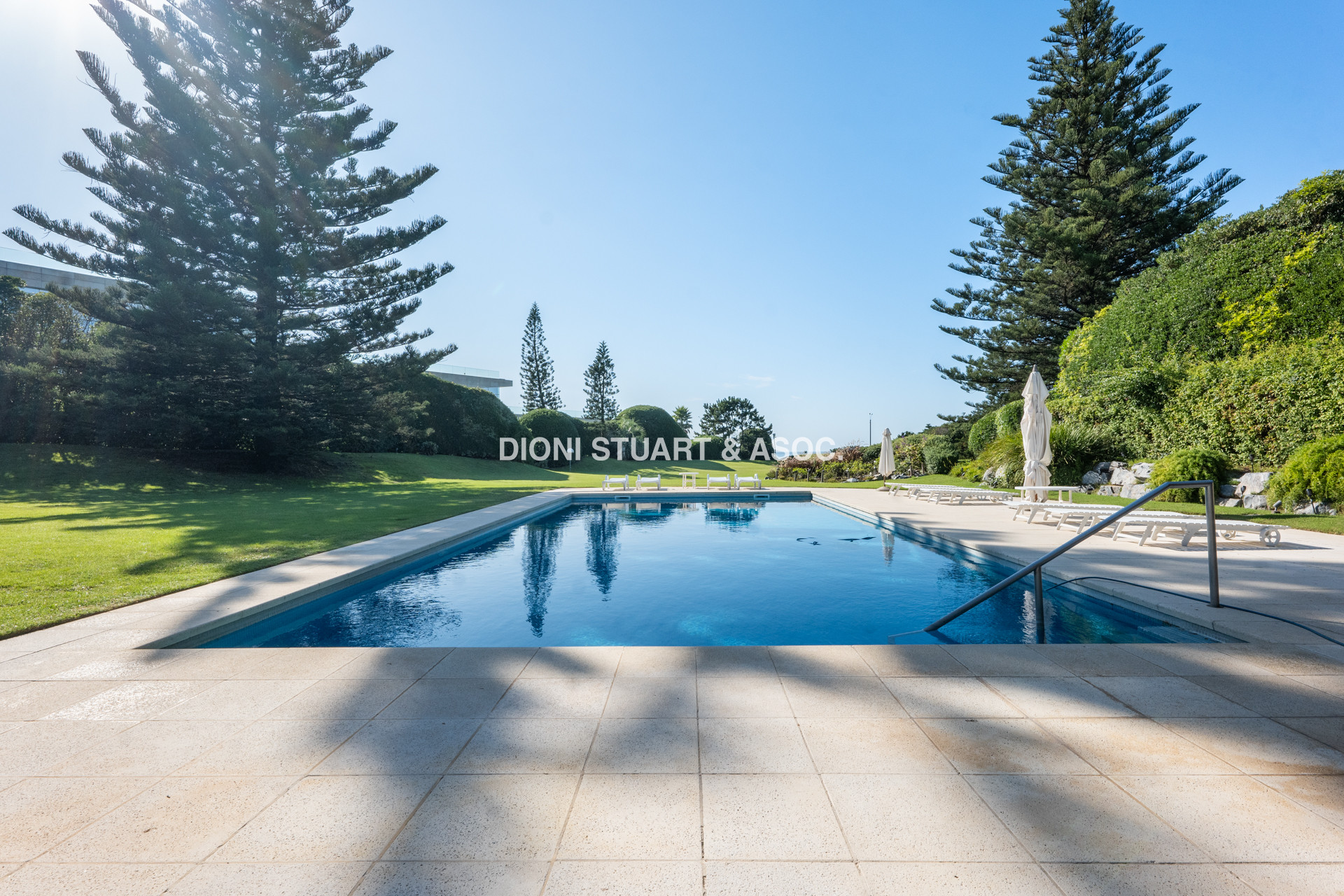 IMPONENTE CASA EN PLAYA BRAVA - ELEGANCIA Y CONFORT