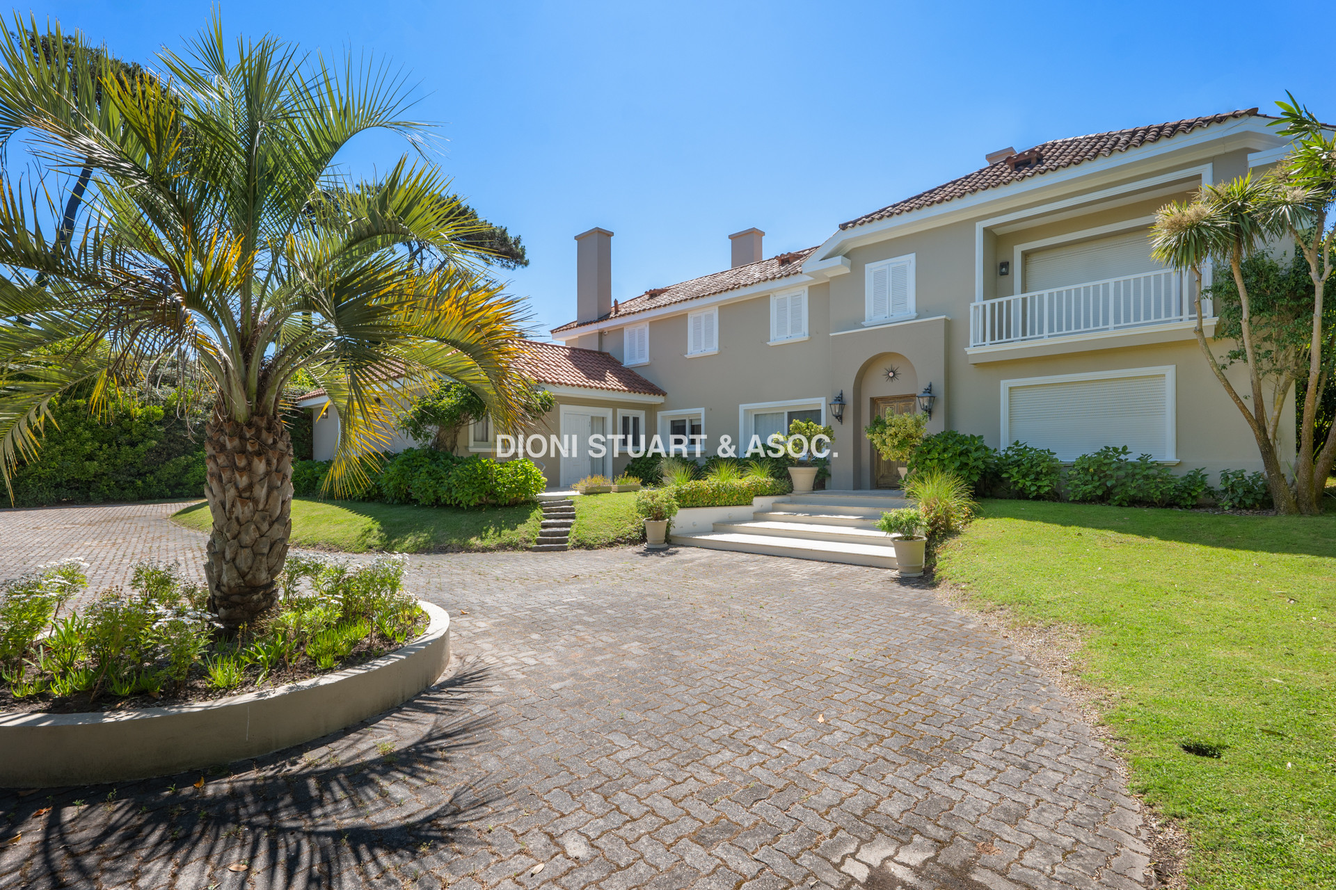 MEGA CASA EN EL GOLF - A METROS DEL MAR