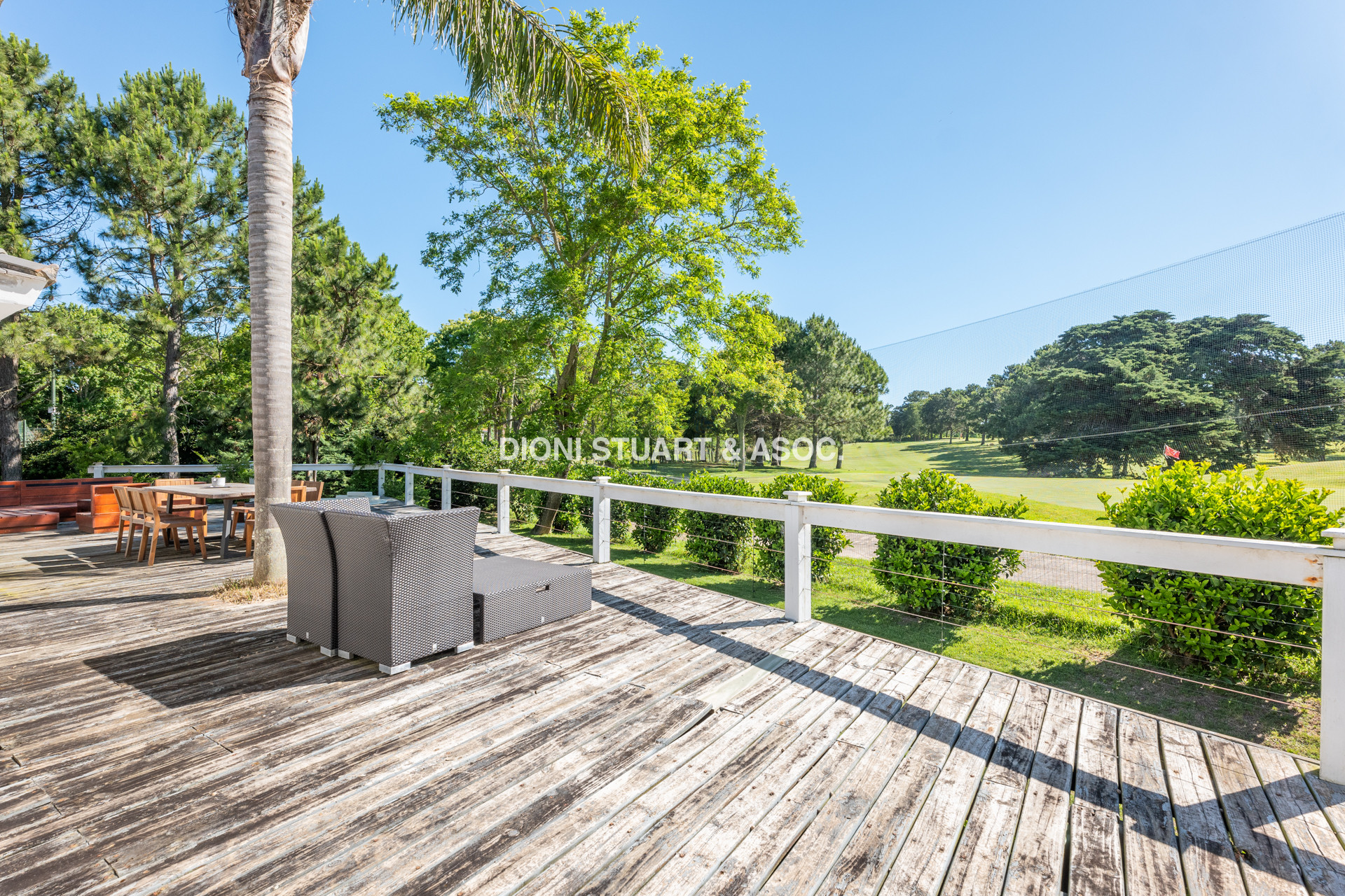 CASA EN VENTA EN EL GOLF DE 4 DORMITORIOS Y DEP. - VISTA DIRECTA AL GOLF