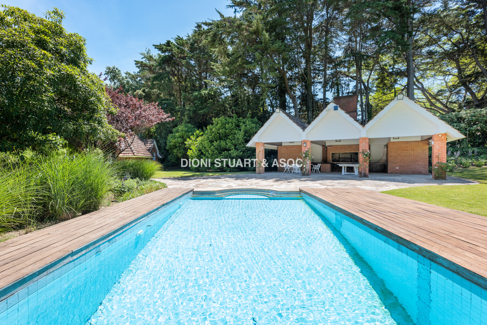 CASA EN VENTA EN EL GOLF - ARQ. ARTURO DUBOURG