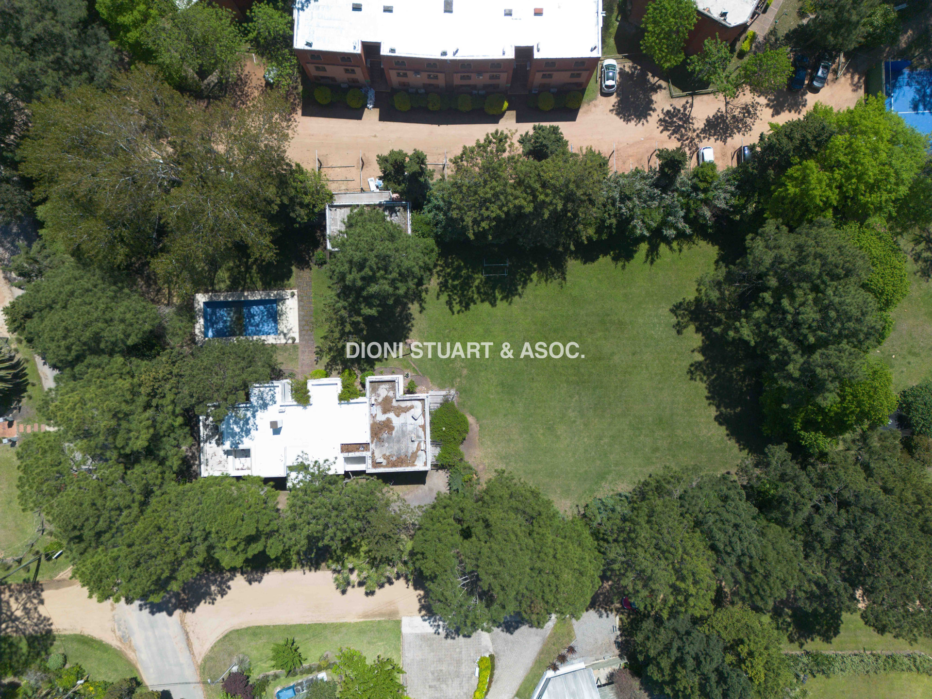 CASA EN VENTA EN EL GOLF CON 8 DORMITORIOS EN SUTIE