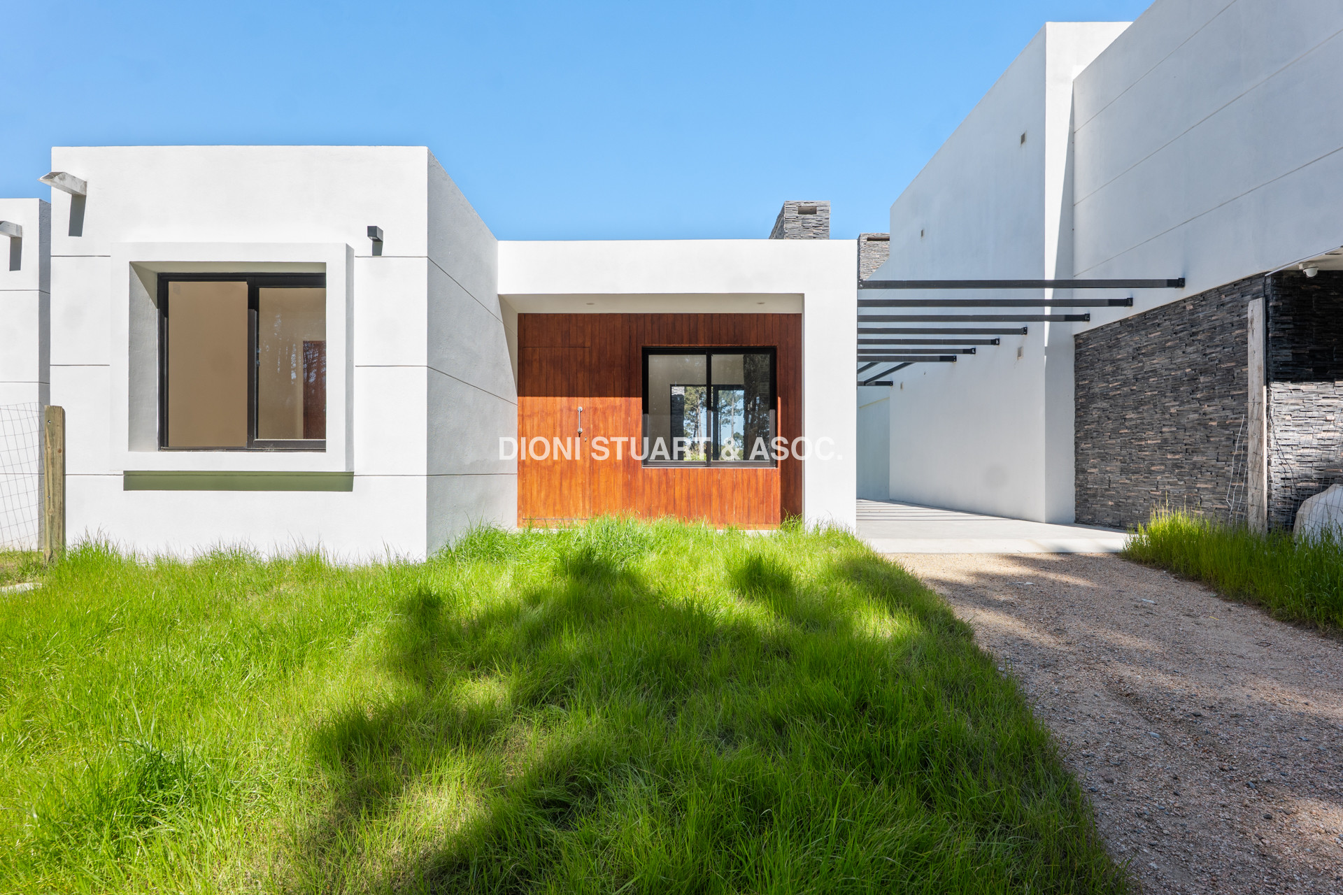 VENTA CASA 3 DORMITORIOS EN BURNETT CONSTRUCCIÓN TRADICIONAL A ESTRENAR