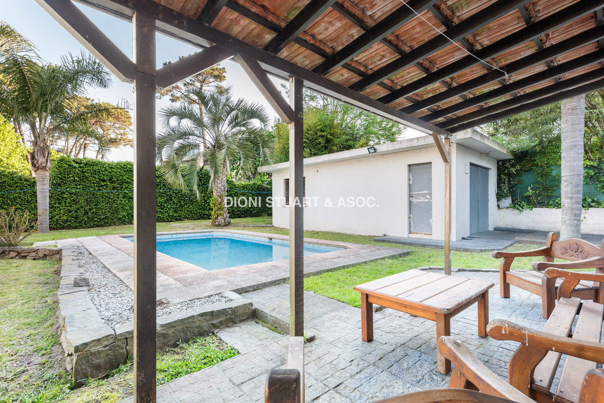 ALQUILER ANUAL CASA CANTEGRIL - 4 DORMITORIOS - PISCINA - EXCELENTE UBICACIÓN - PUNTA DEL ESTE