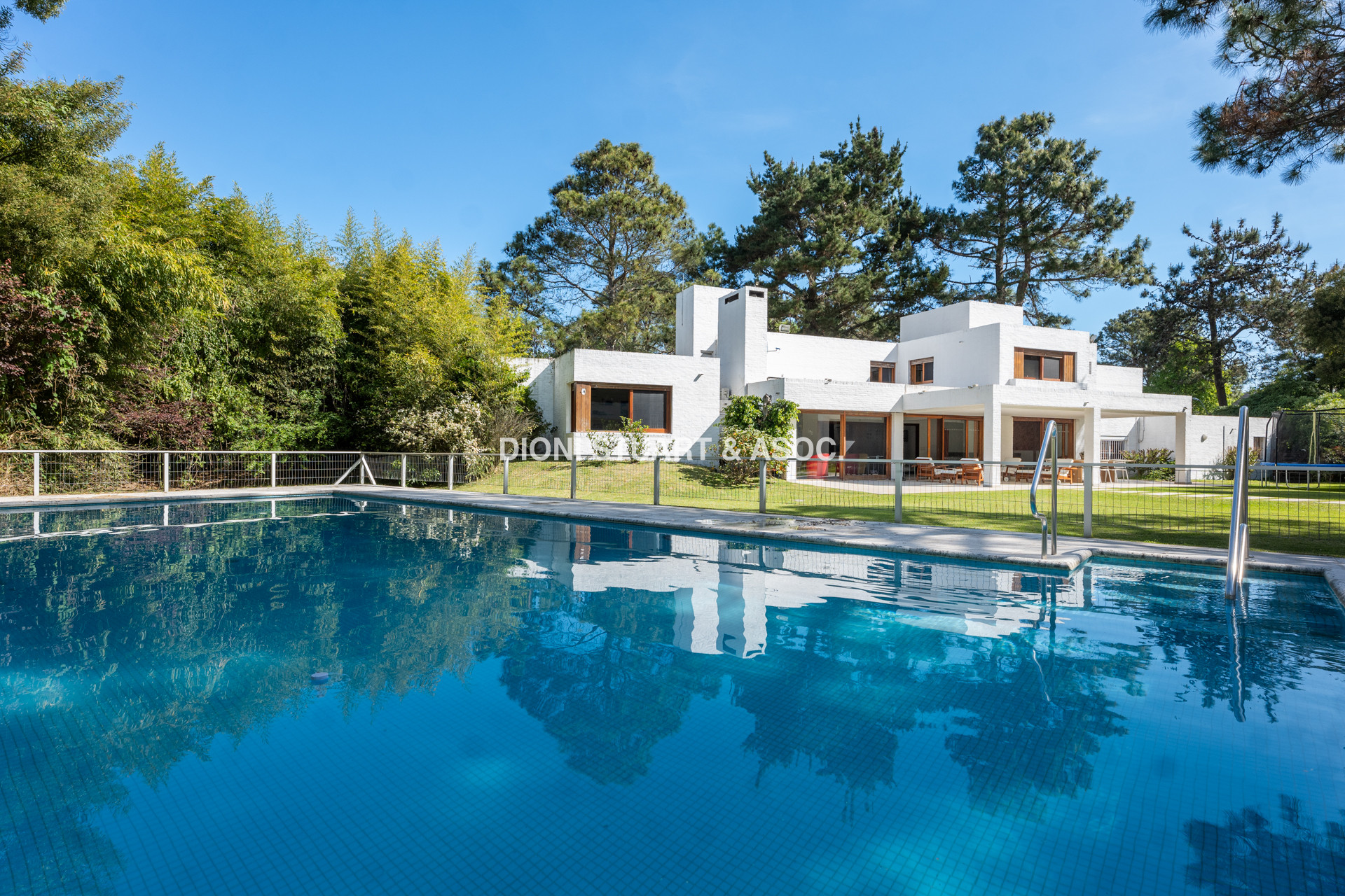 VENTA CASA EN EL GOLF - 5 DORMITORIOS + DEPENDENCIA - MEGA BARBACOA