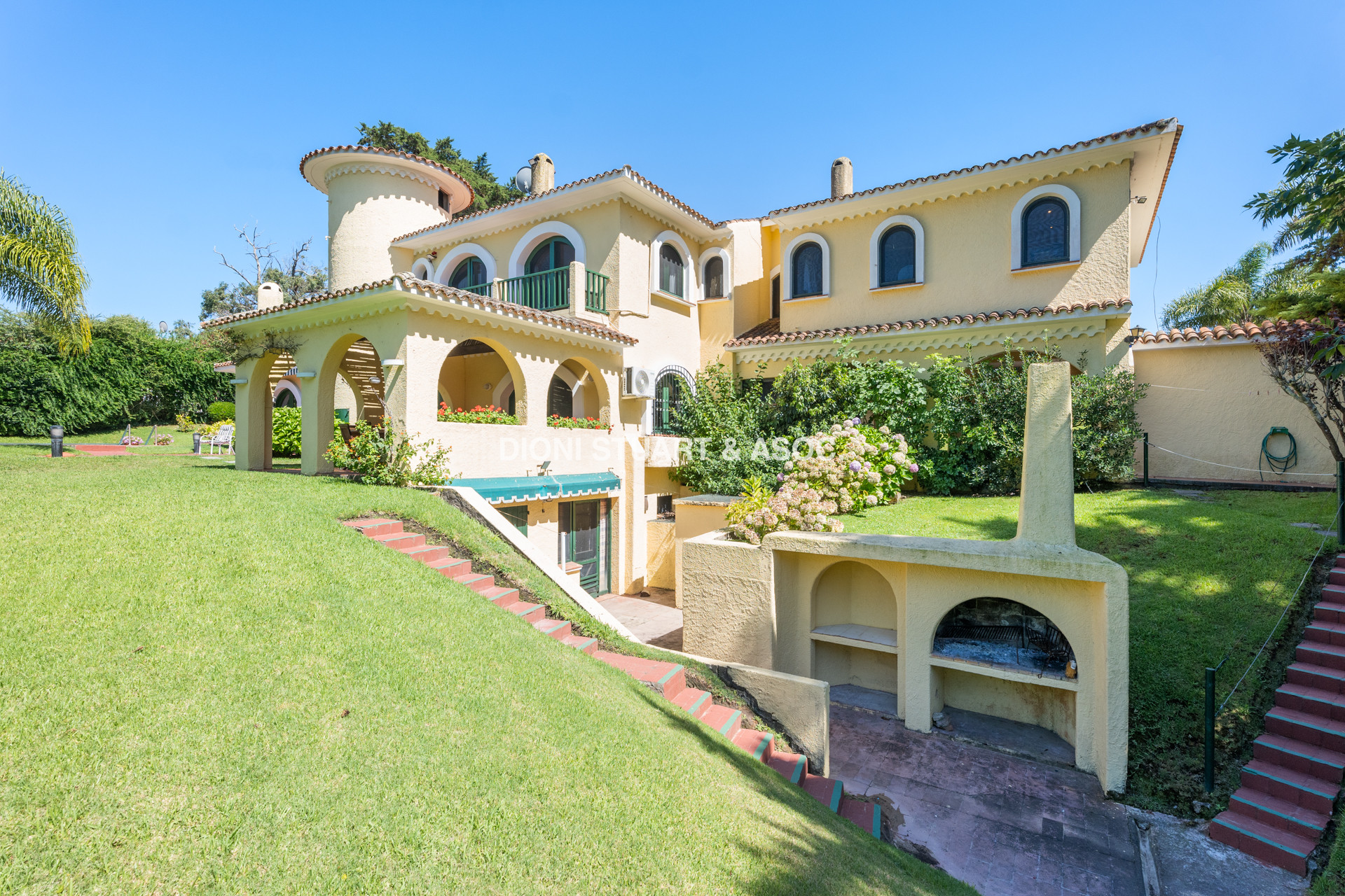 CASA EN ALQUILER ANUAL DE 3 DORMITORIOS EN SUTIE + DEP. CON PISCINA SAN RAFAEL - EL GOLF -