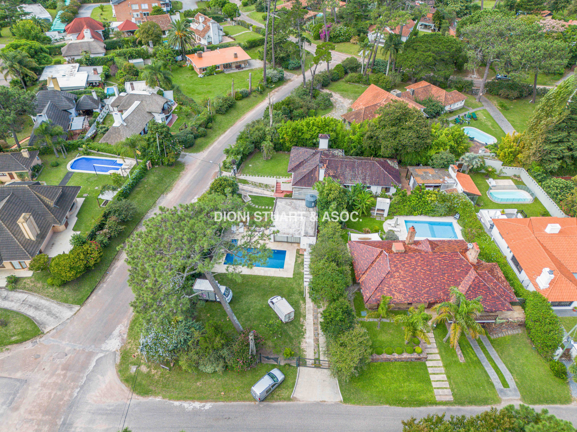 OPORTUNIDAD - CASA EN ROOSEVELT - 5 DORMITORIOS Y 5 BAÑOS - PISCINA CLIMATIZADA