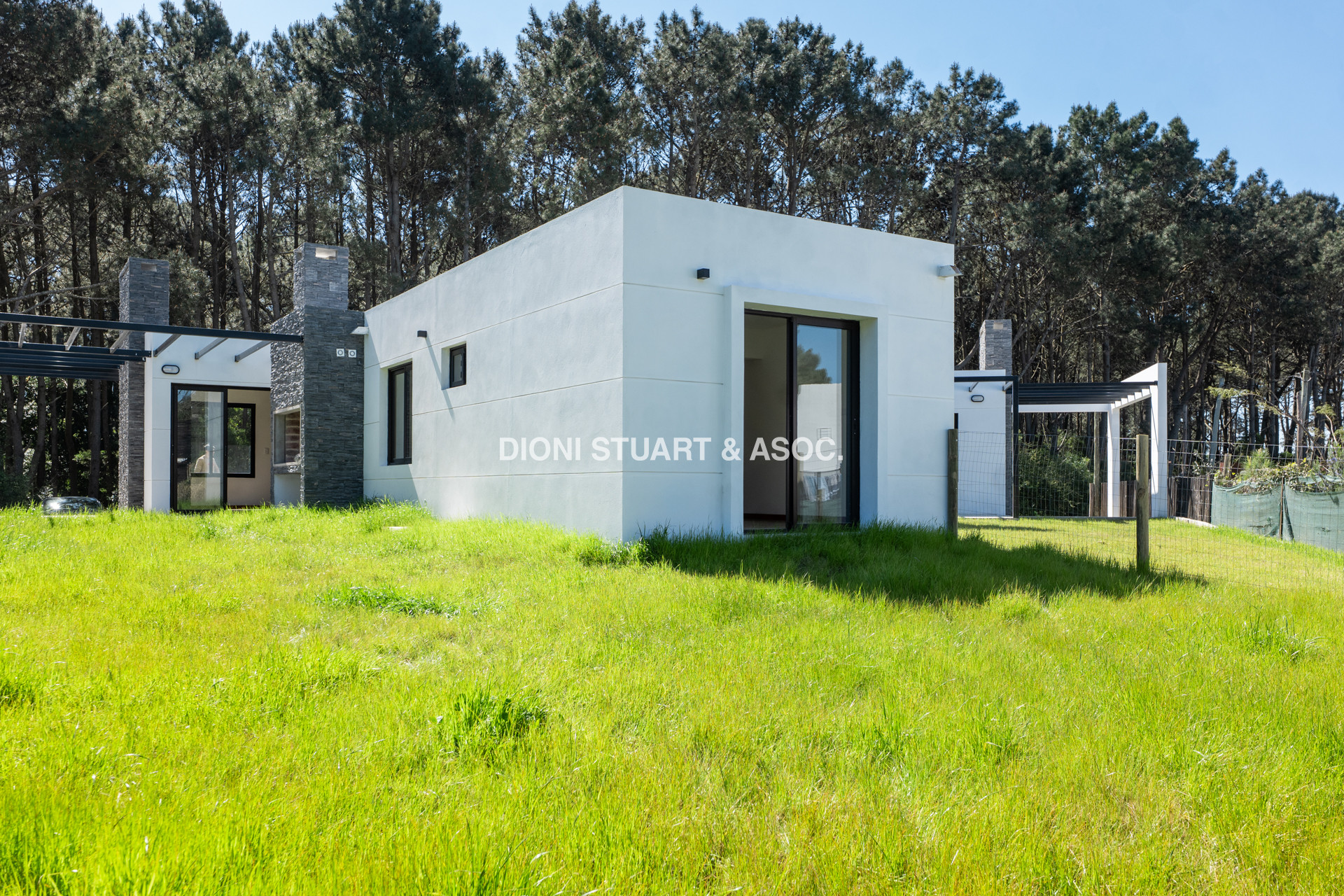 VENTA CASA 3 DORMITORIOS EN BURNETT CONSTRUCCIÓN TRADICIONAL A ESTRENAR