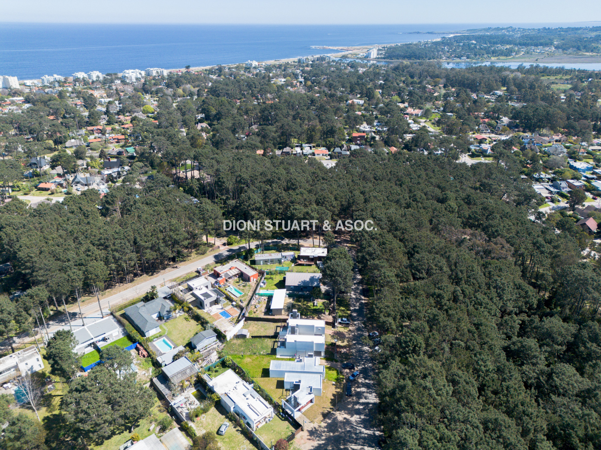 VENTA CASA 3 DORMITORIOS EN BURNETT CONSTRUCCIÓN TRADICIONAL A ESTRENAR