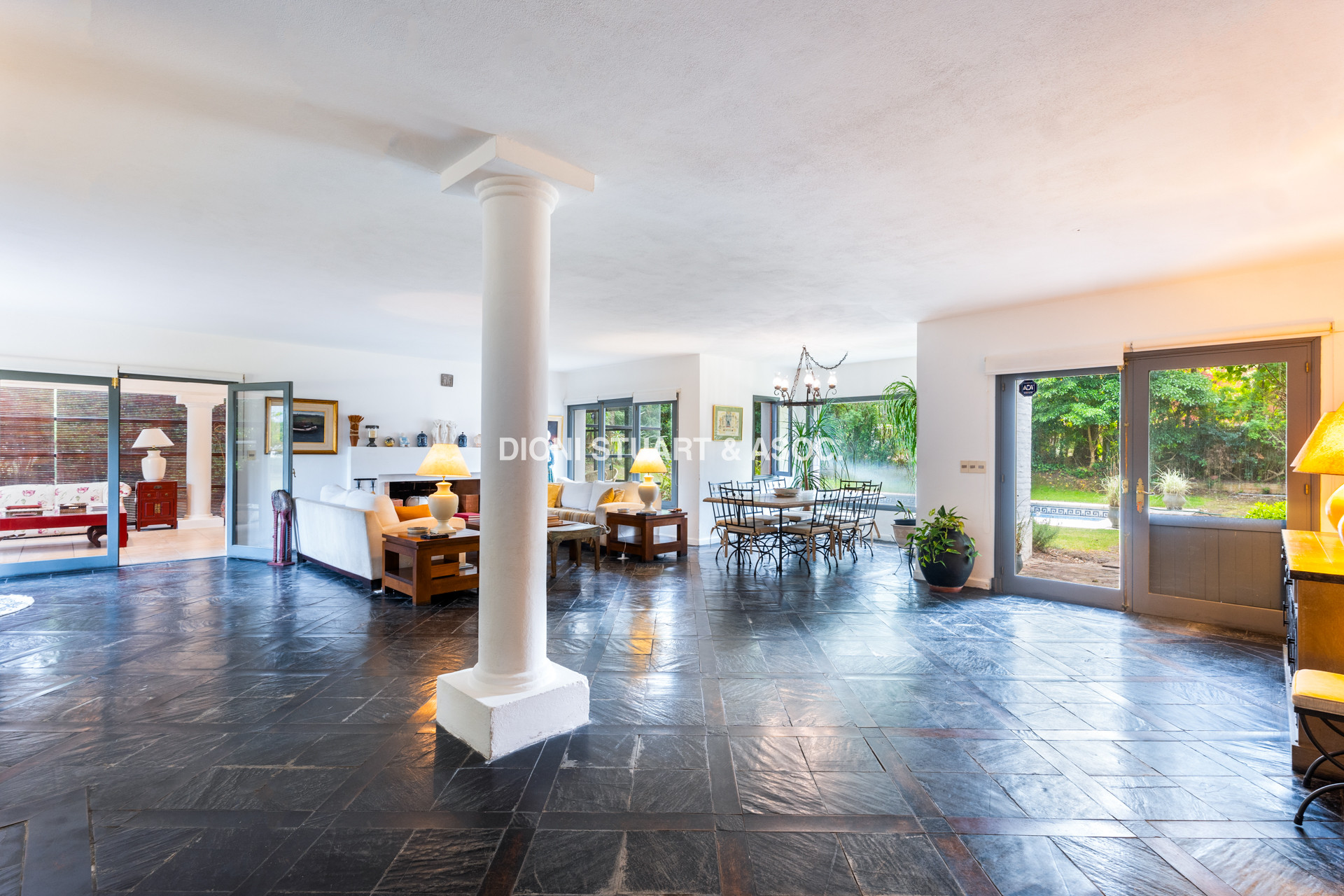 CASA EN VENTA EN EL GOLF CON 8 DORMITORIOS EN SUTIE