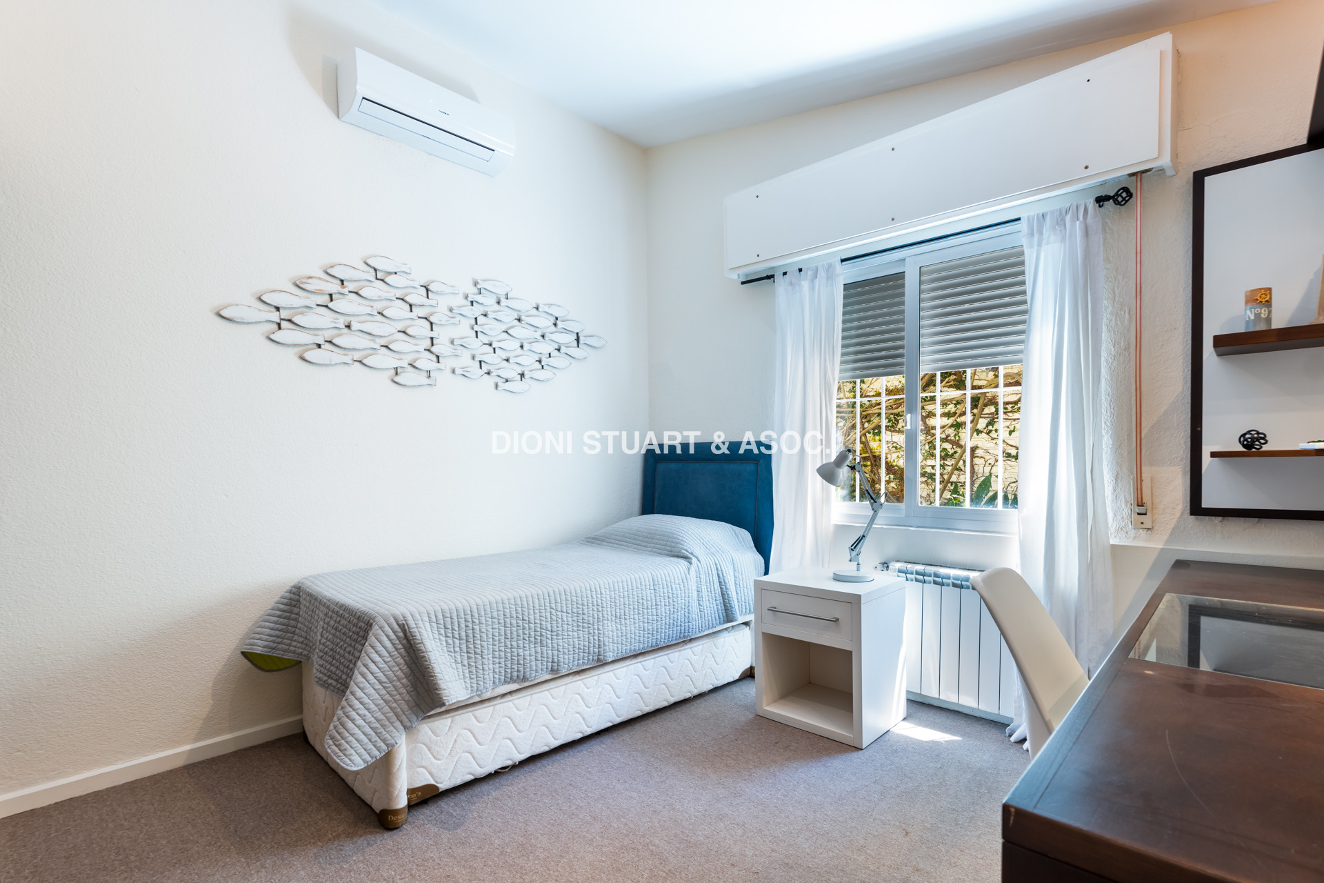 VENTA CASA CERCA DEL MAR EN PLAYA MANSA - 4 DORMITORIOS Y DEPENDENCIA - PISCINA Y BARBACOA