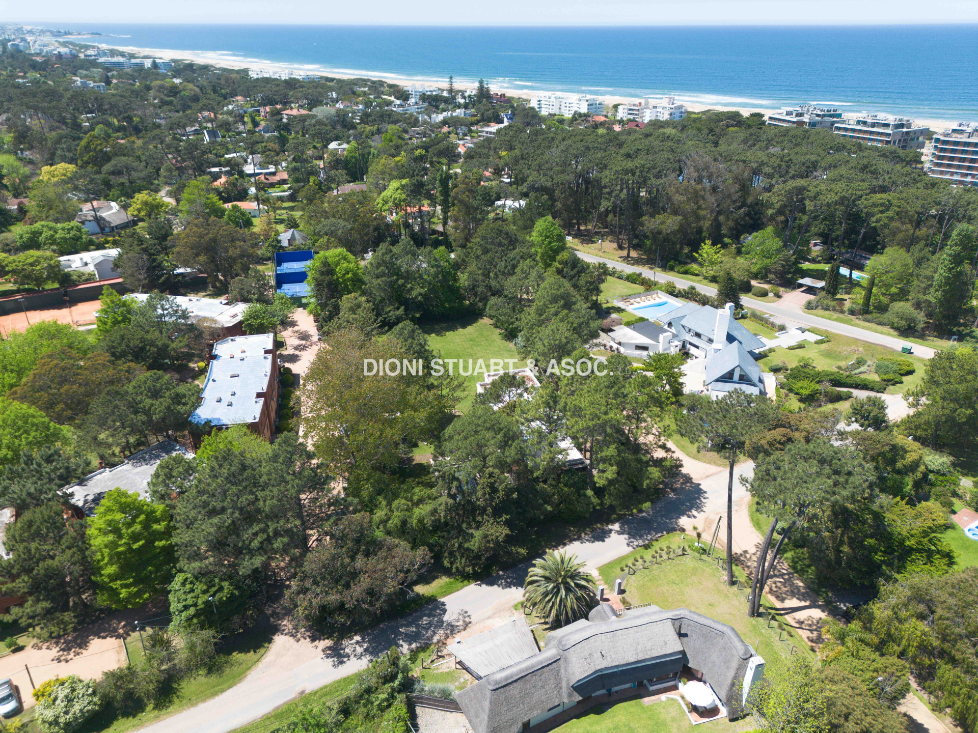 CASA EN VENTA EN EL GOLF CON 8 DORMITORIOS EN SUTIE