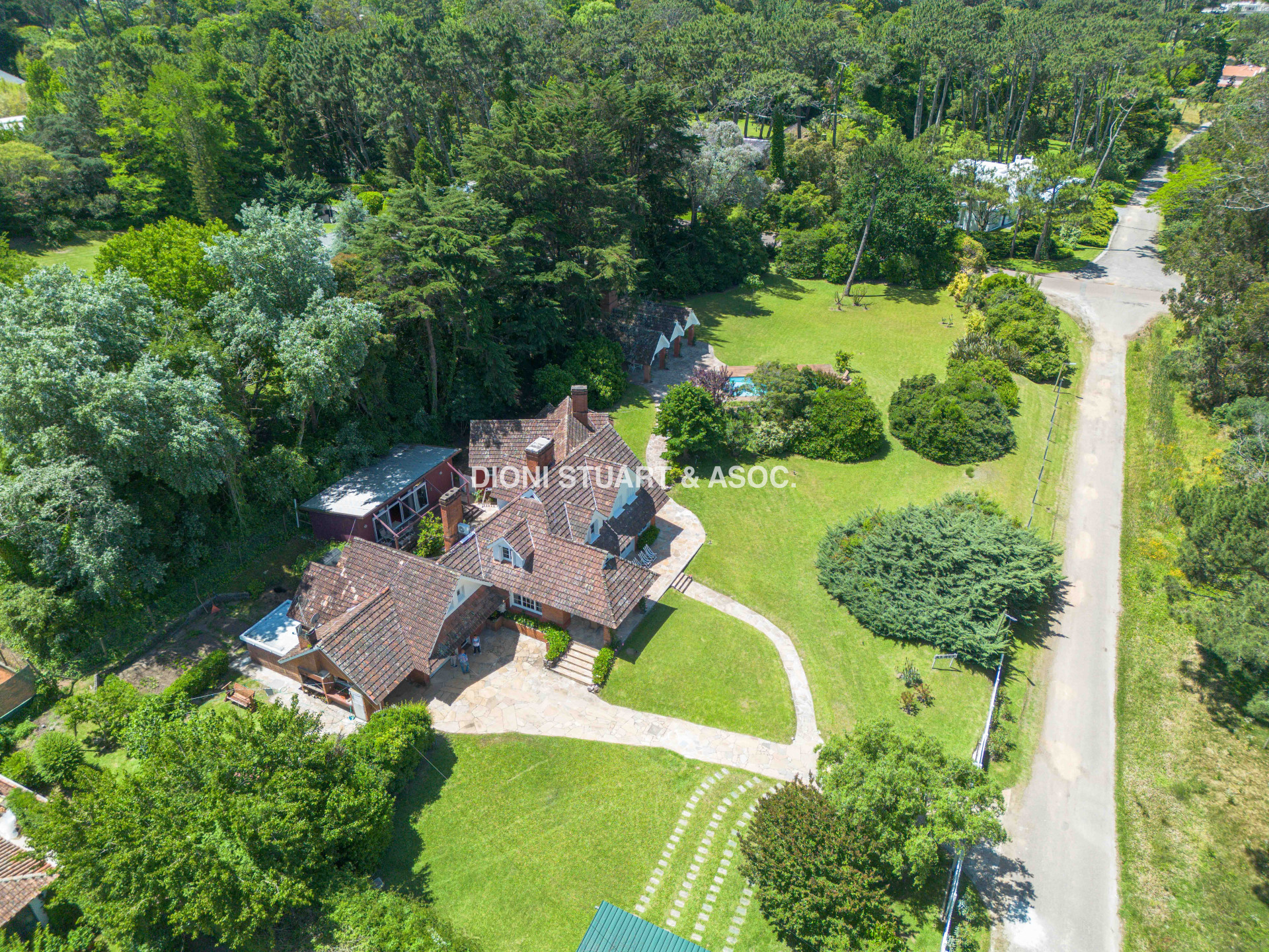 CASA EN VENTA EN EL GOLF - ARQ. ARTURO DUBOURG