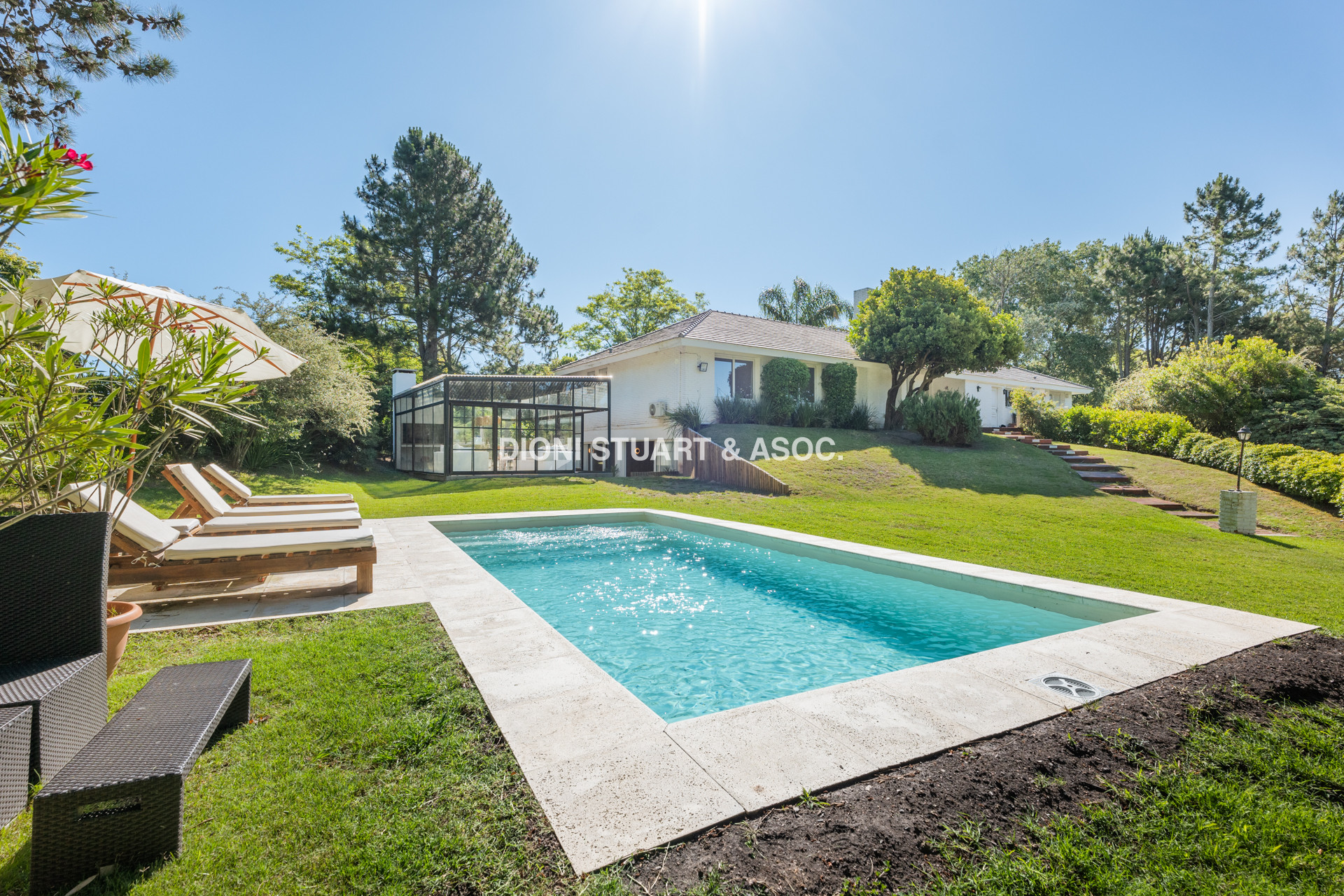 CASA EN VENTA EN EL GOLF DE 4 DORMITORIOS Y DEP. - VISTA DIRECTA AL GOLF