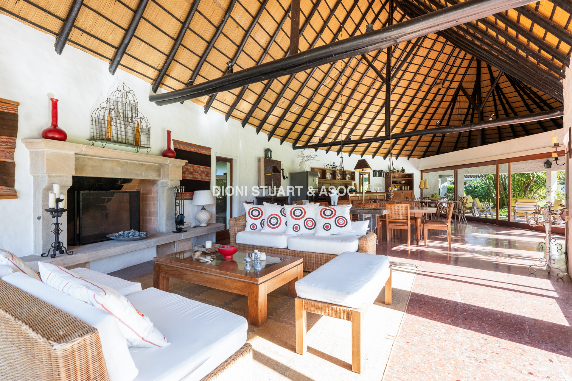 IMPONENTE CASA EN PLAYA BRAVA - ELEGANCIA Y CONFORT