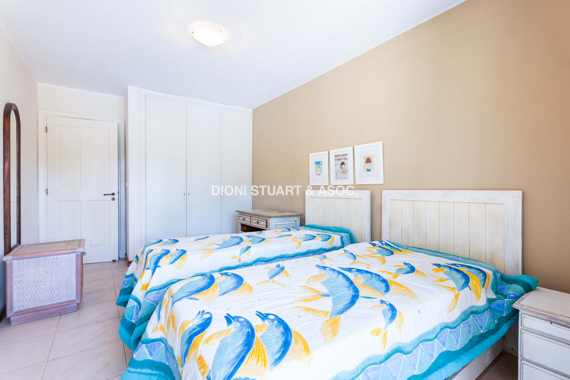 CASA EN VENTA EN  EL GOLF CON 4 DORMITORIOS EN SUITE + DEP. - BARBACOA Y SAUNA - INCREIBLE