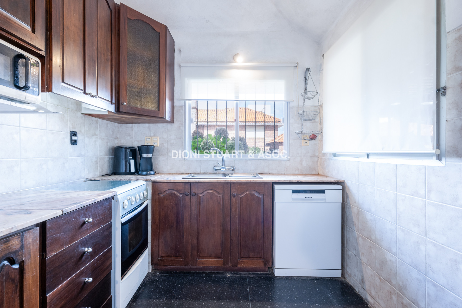 CASA EN VENTA CERCA DEL MAR PLAYA BRAVA RINCON DEL INDIO - 4 DORMITORIOS + BARBACOA + PISCINA