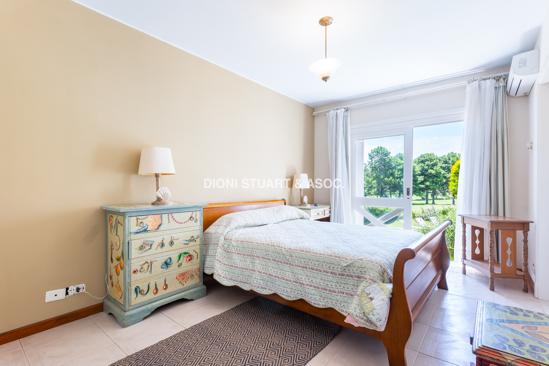 CASA EN VENTA EN  EL GOLF CON 4 DORMITORIOS EN SUITE + DEP. - BARBACOA Y SAUNA - INCREIBLE