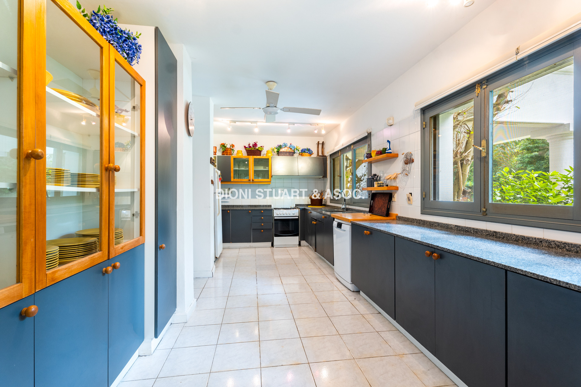 CASA EN VENTA EN EL GOLF CON 8 DORMITORIOS EN SUTIE