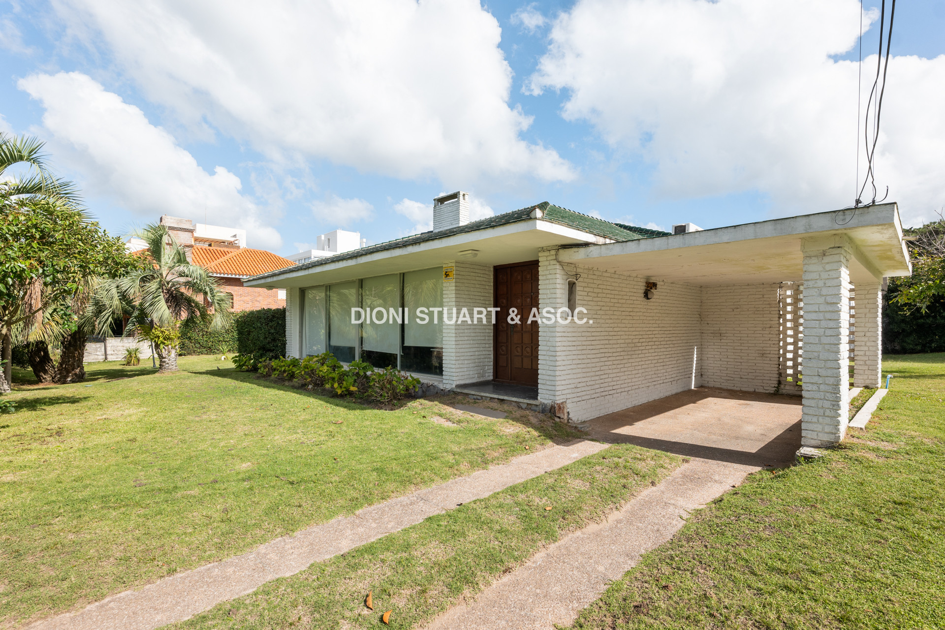 CASA EN VENTA CERCA DEL MAR PLAYA BRAVA RINCON DEL INDIO - 4 DORMITORIOS + BARBACOA + PISCINA