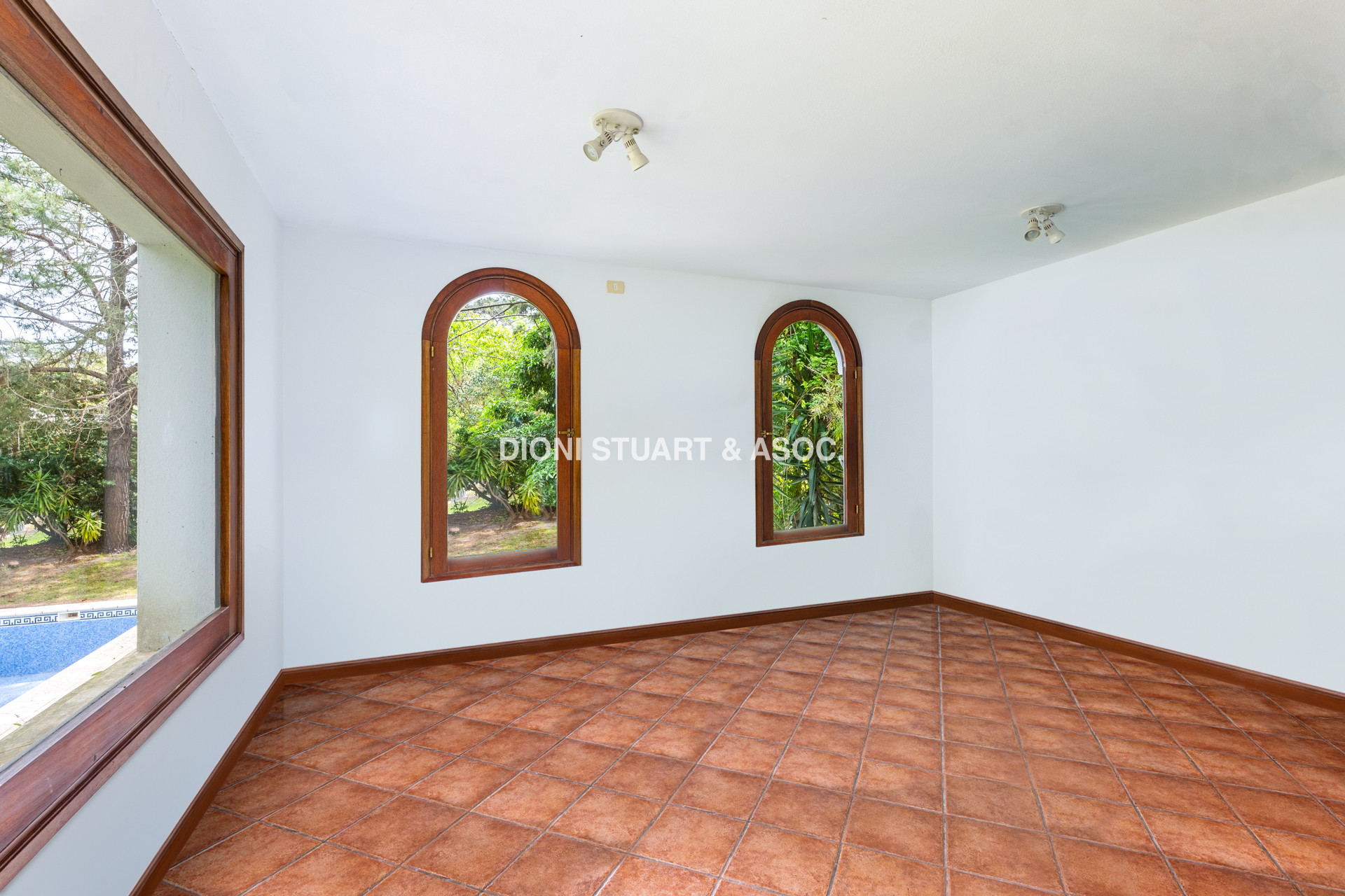 CASA EN VENTA EN EL GOLF CON 8 DORMITORIOS EN SUTIE