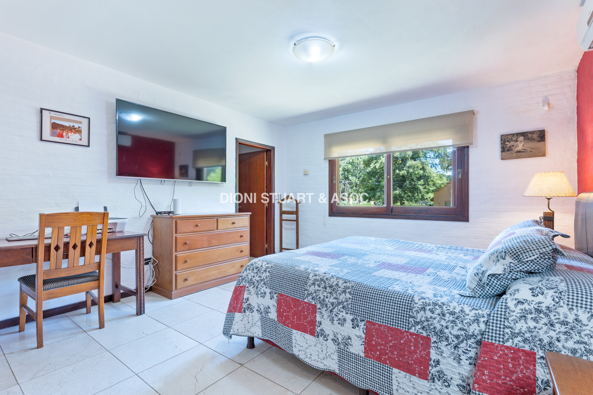 CASA EN PINARES EN VENTA 5 DORMITORIOS EN SUITE CON PISCINA