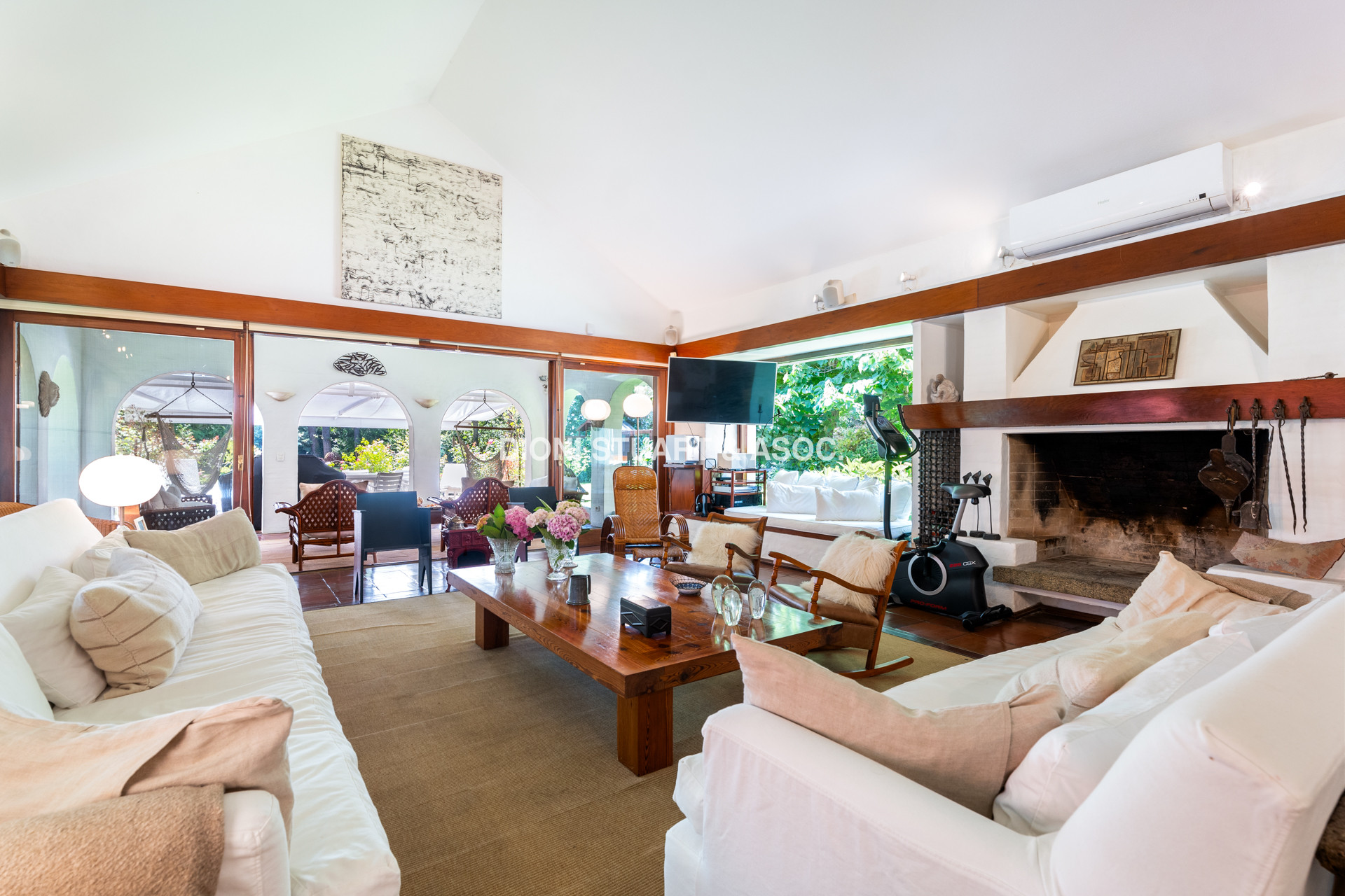 CASA EN VENTA EN EL GOLF - 6 DORMITORIOS - ARQ. RAUL CLERC