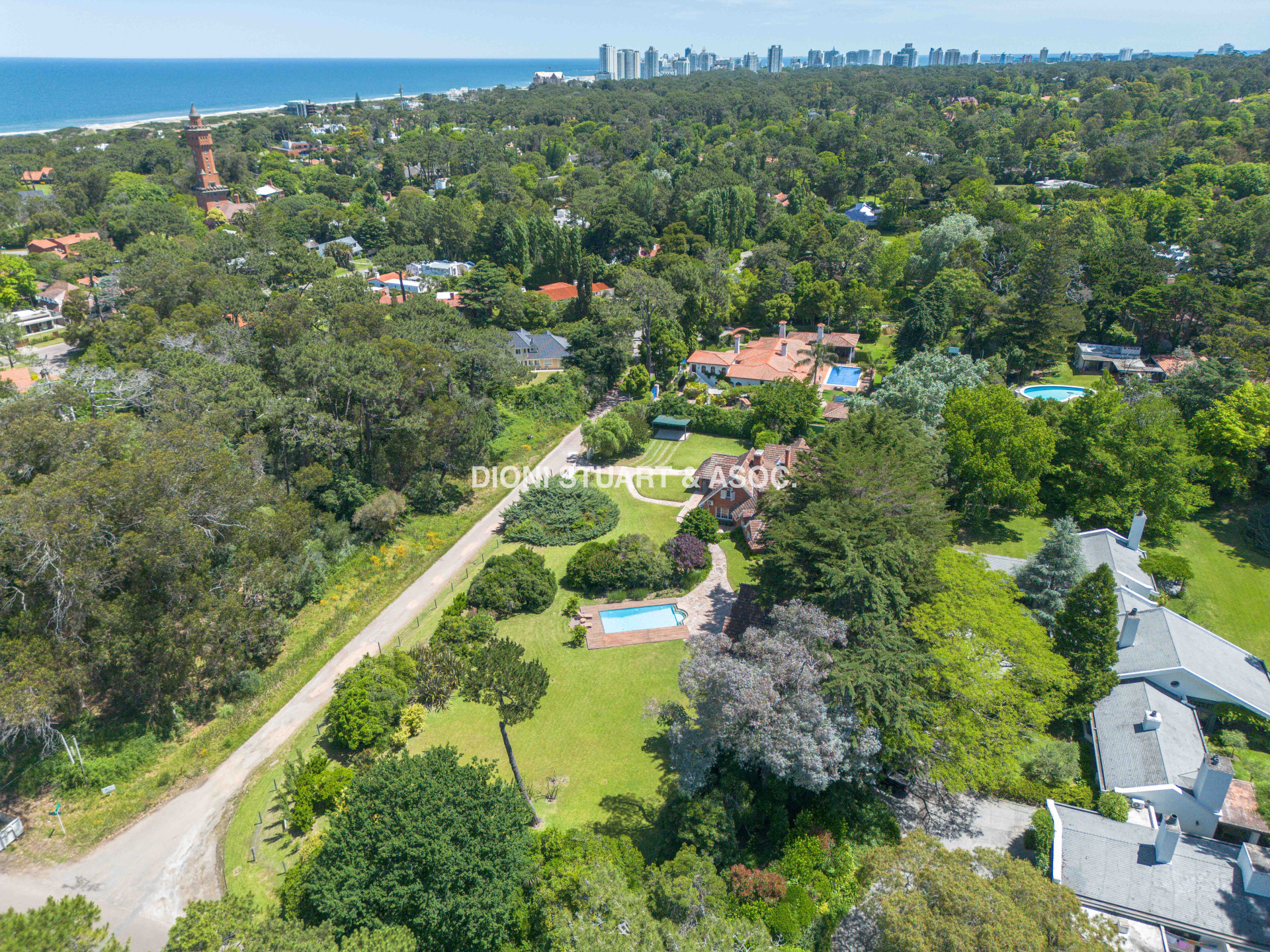 CASA EN VENTA EN EL GOLF - ARQ. ARTURO DUBOURG