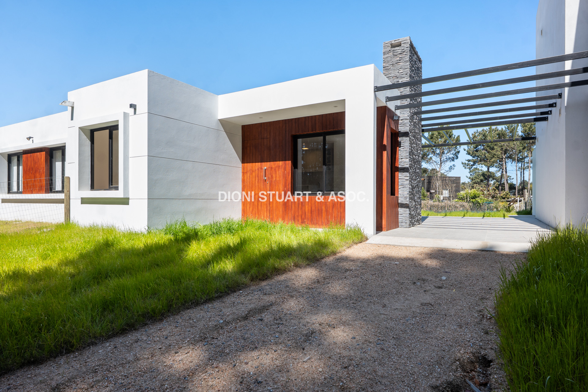 VENTA CASA 3 DORMITORIOS EN BURNETT CONSTRUCCIÓN TRADICIONAL A ESTRENAR